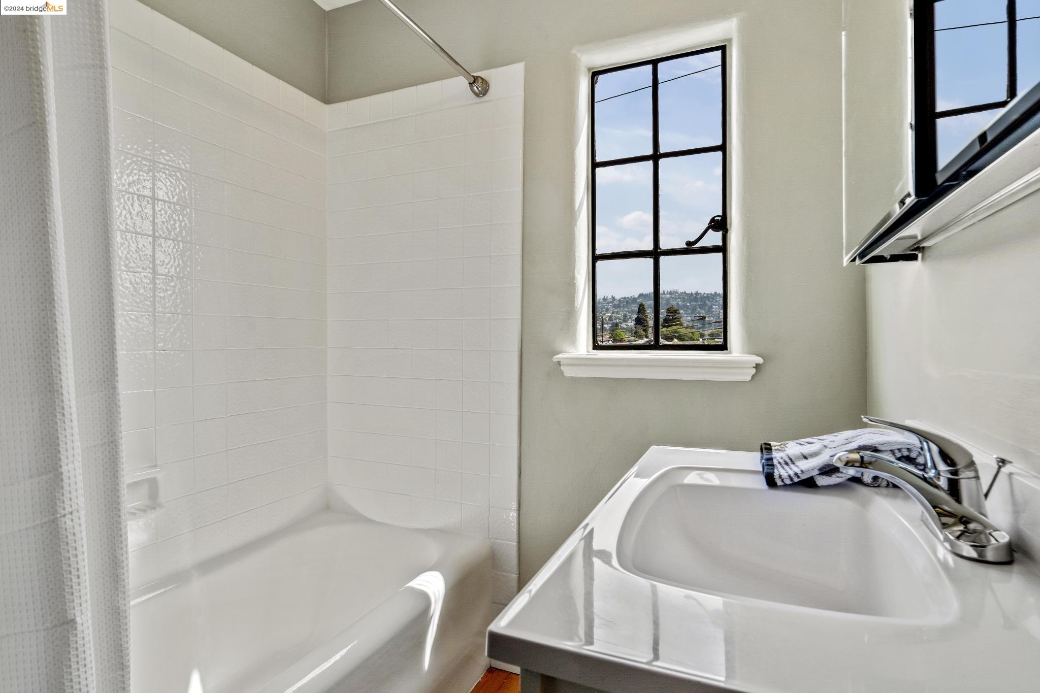 Detail Gallery Image 20 of 23 For 850 Stannage Ave #5,  Albany,  CA 94706 - 1 Beds | 1 Baths