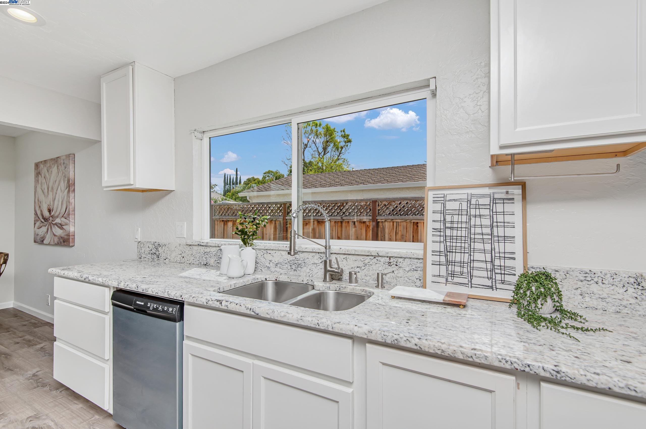 Detail Gallery Image 11 of 31 For 1316 Onyx Rd, Livermore,  CA 94550 - 3 Beds | 2 Baths