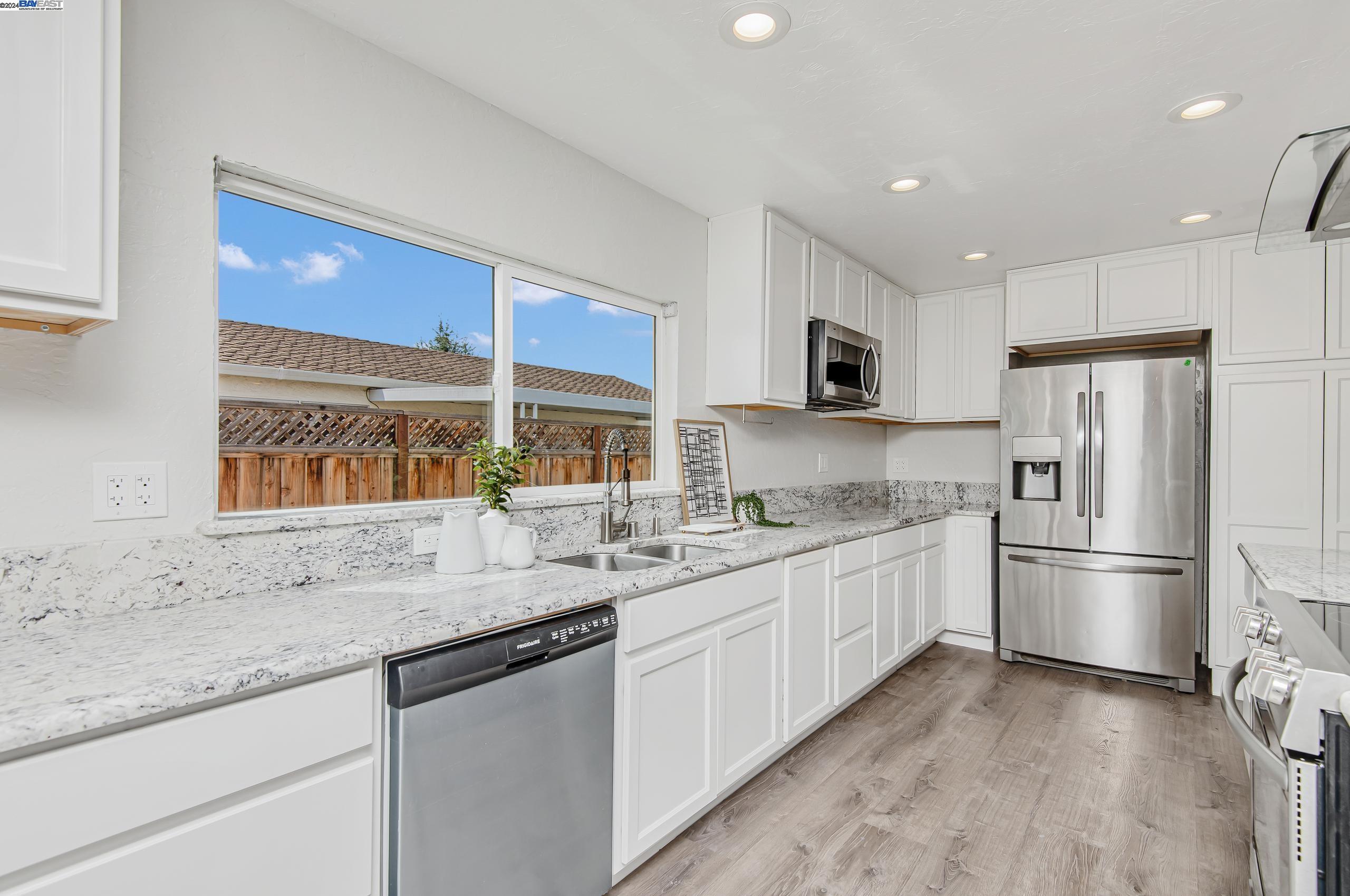 Detail Gallery Image 8 of 31 For 1316 Onyx Rd, Livermore,  CA 94550 - 3 Beds | 2 Baths