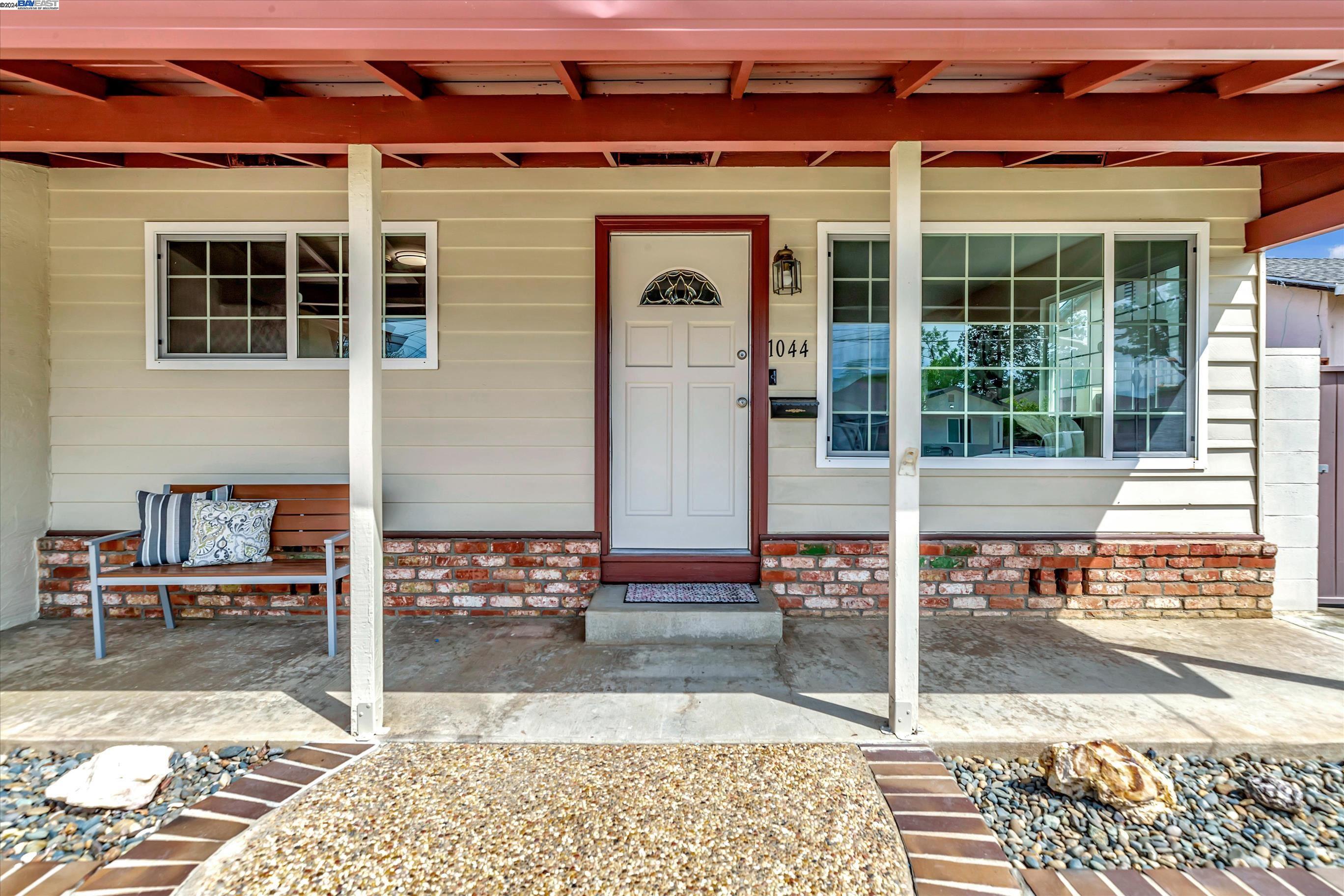 Detail Gallery Image 6 of 53 For 1044 Redondo Way, Livermore,  CA 94550 - 4 Beds | 2 Baths
