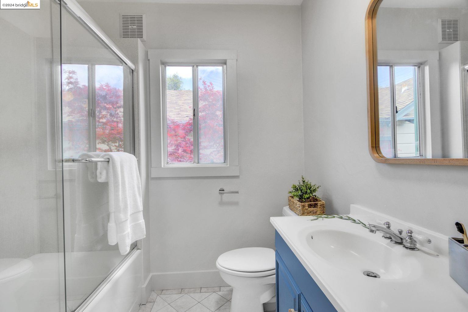 Detail Gallery Image 18 of 25 For 1239 Talbot Ave, Berkeley,  CA 94706 - 2 Beds | 1 Baths