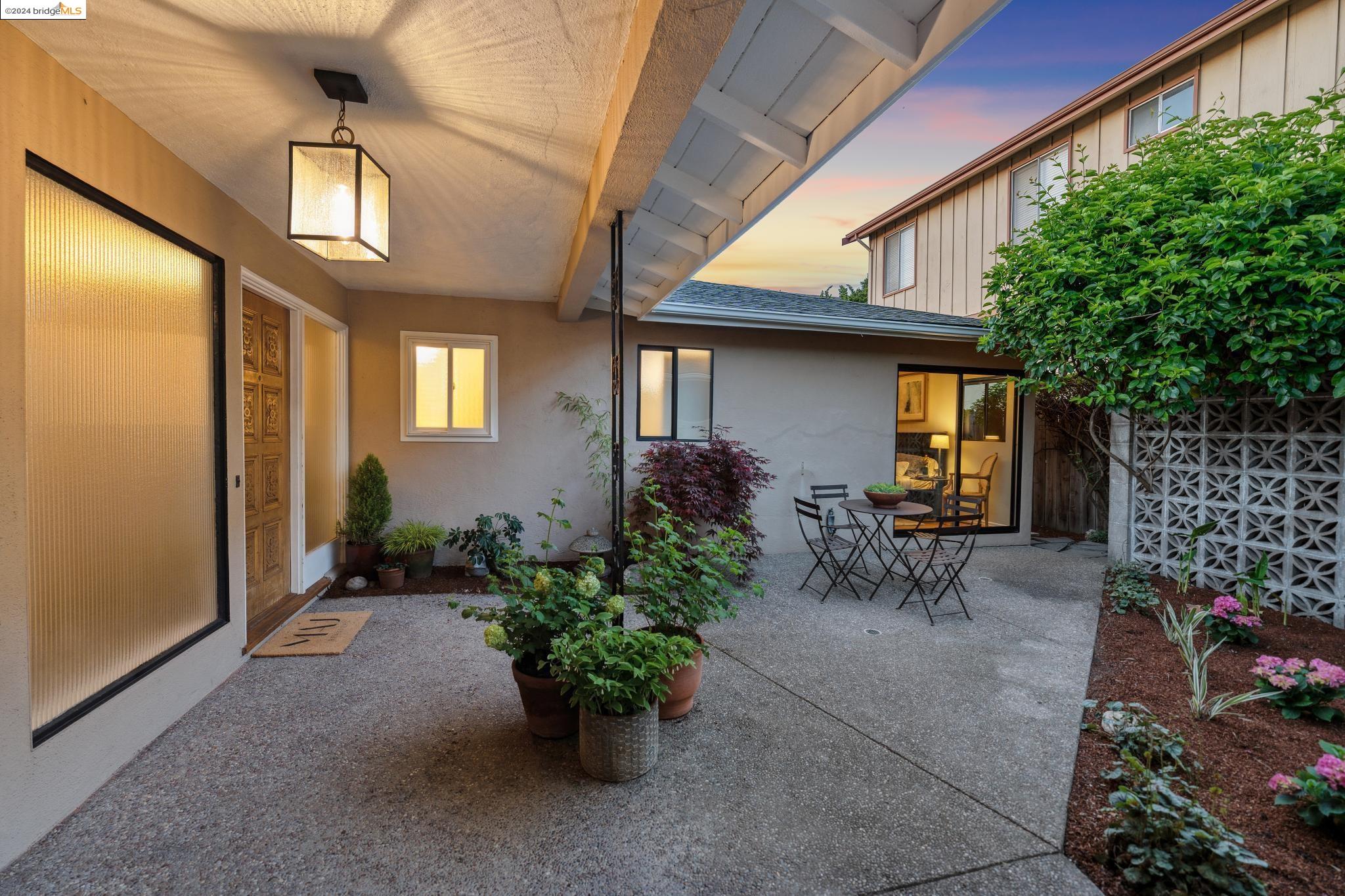 Detail Gallery Image 3 of 46 For 5457 Barrett Ave, El Cerrito,  CA 94530 - 4 Beds | 2 Baths
