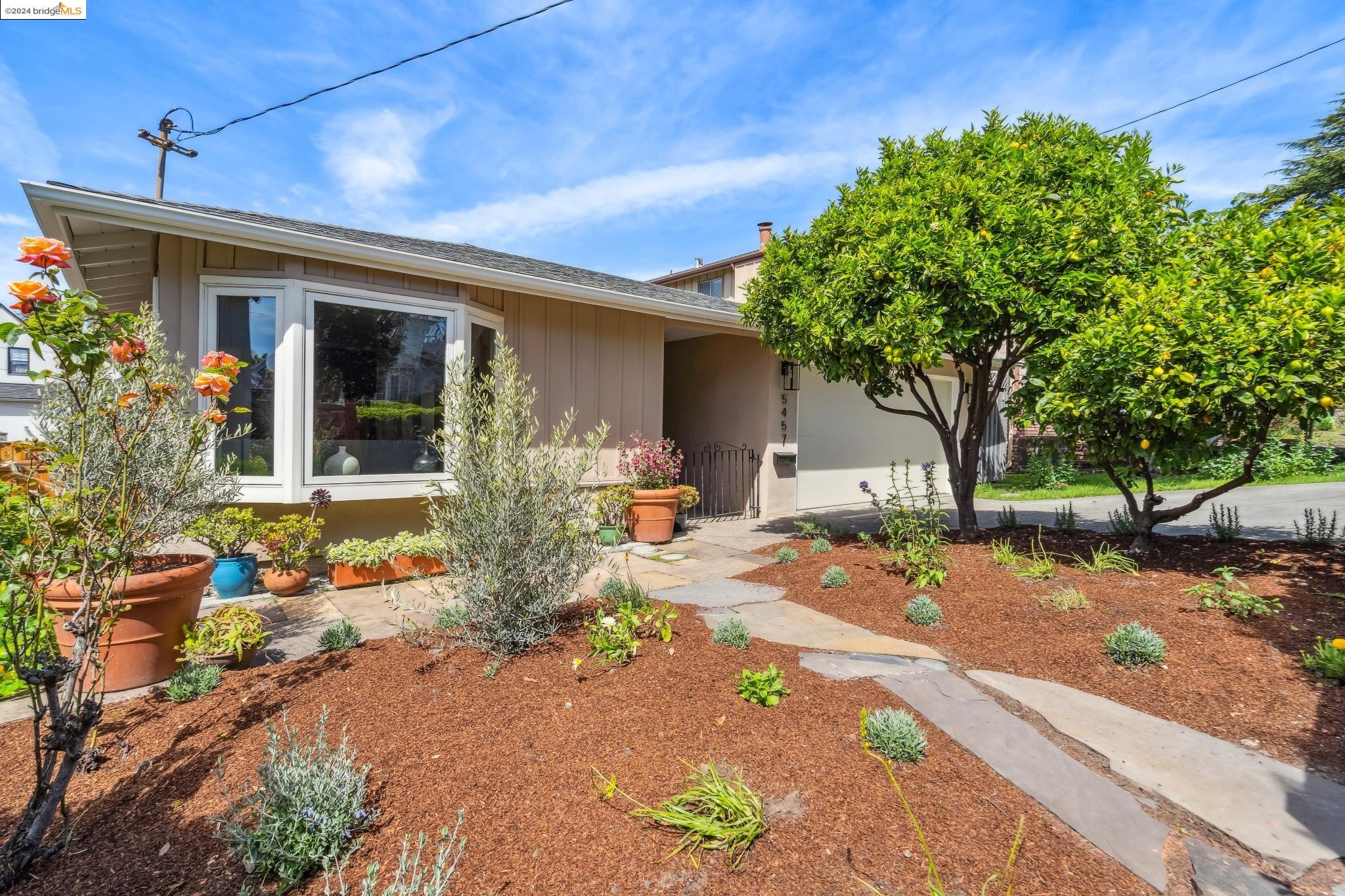 Detail Gallery Image 4 of 46 For 5457 Barrett Ave, El Cerrito,  CA 94530 - 4 Beds | 2 Baths