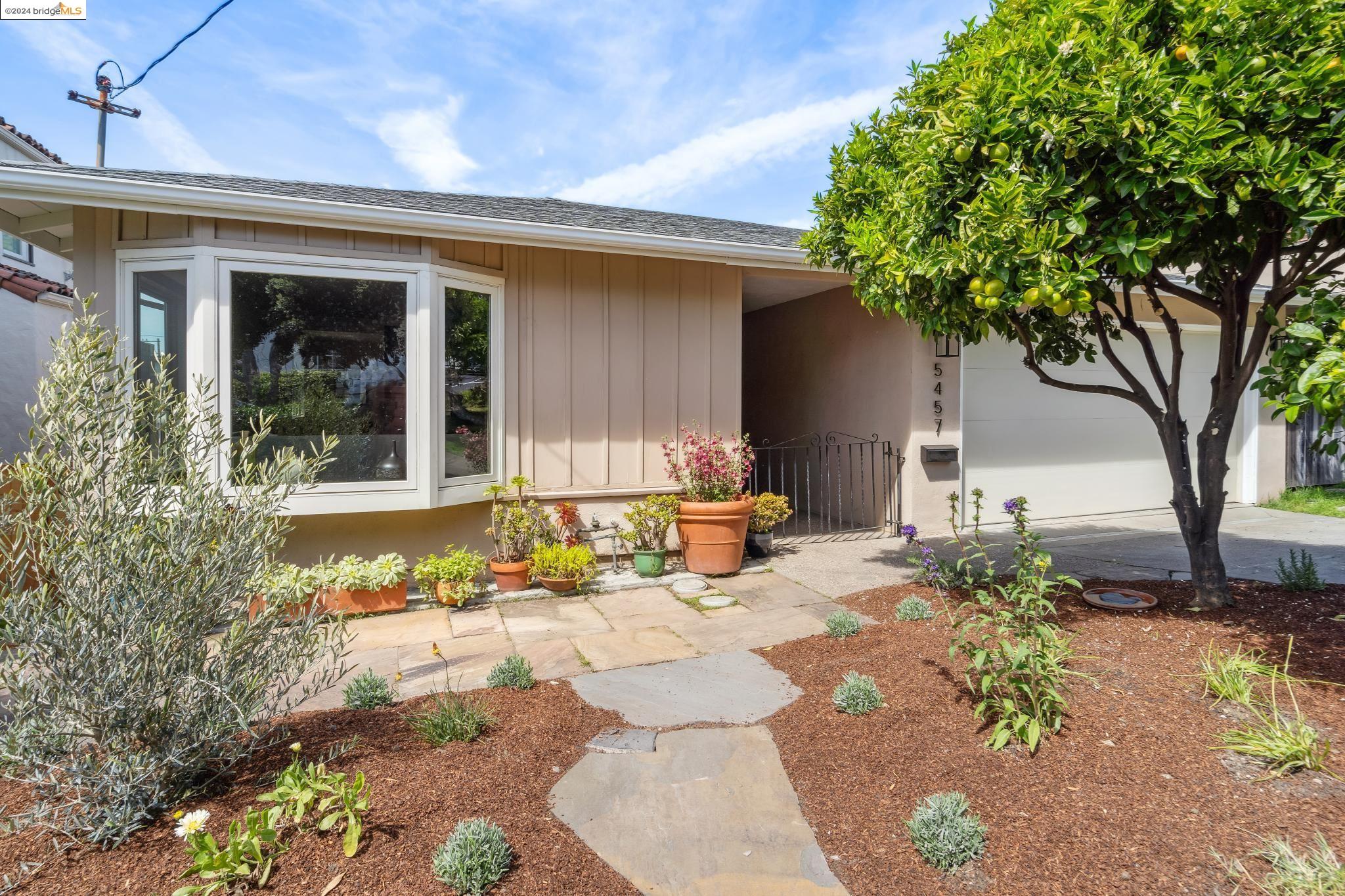 Detail Gallery Image 5 of 46 For 5457 Barrett Ave, El Cerrito,  CA 94530 - 4 Beds | 2 Baths