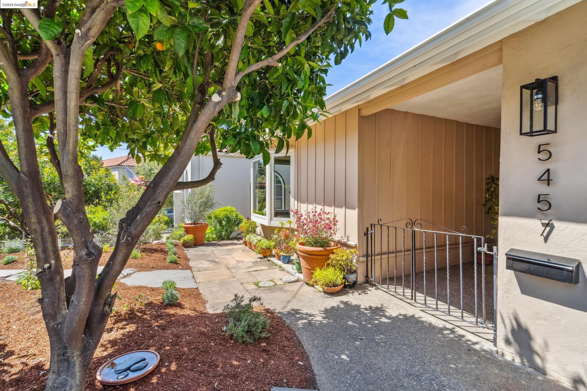 Detail Gallery Image 6 of 46 For 5457 Barrett Ave, El Cerrito,  CA 94530 - 4 Beds | 2 Baths
