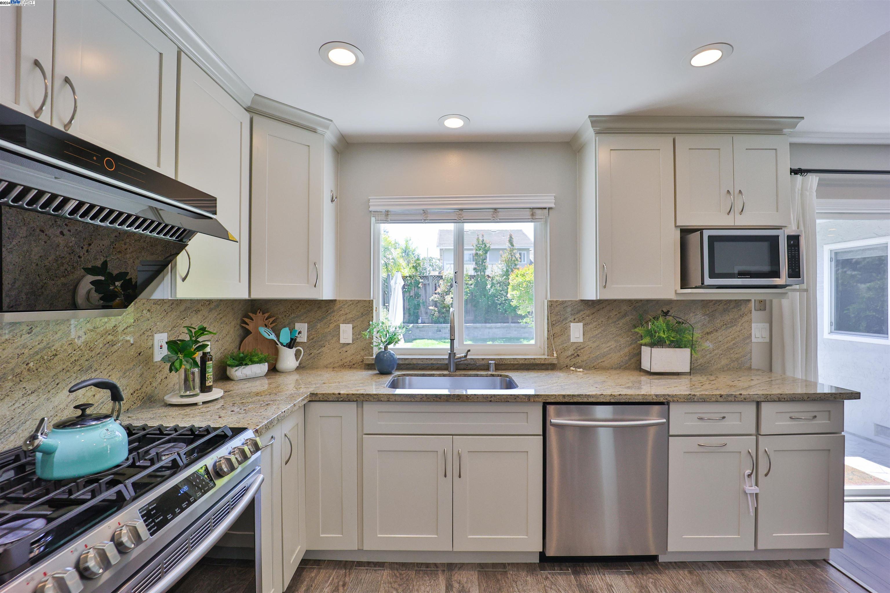 Detail Gallery Image 18 of 43 For 948 Buckeye Dr, Sunnyvale,  CA 94086 - 4 Beds | 2 Baths