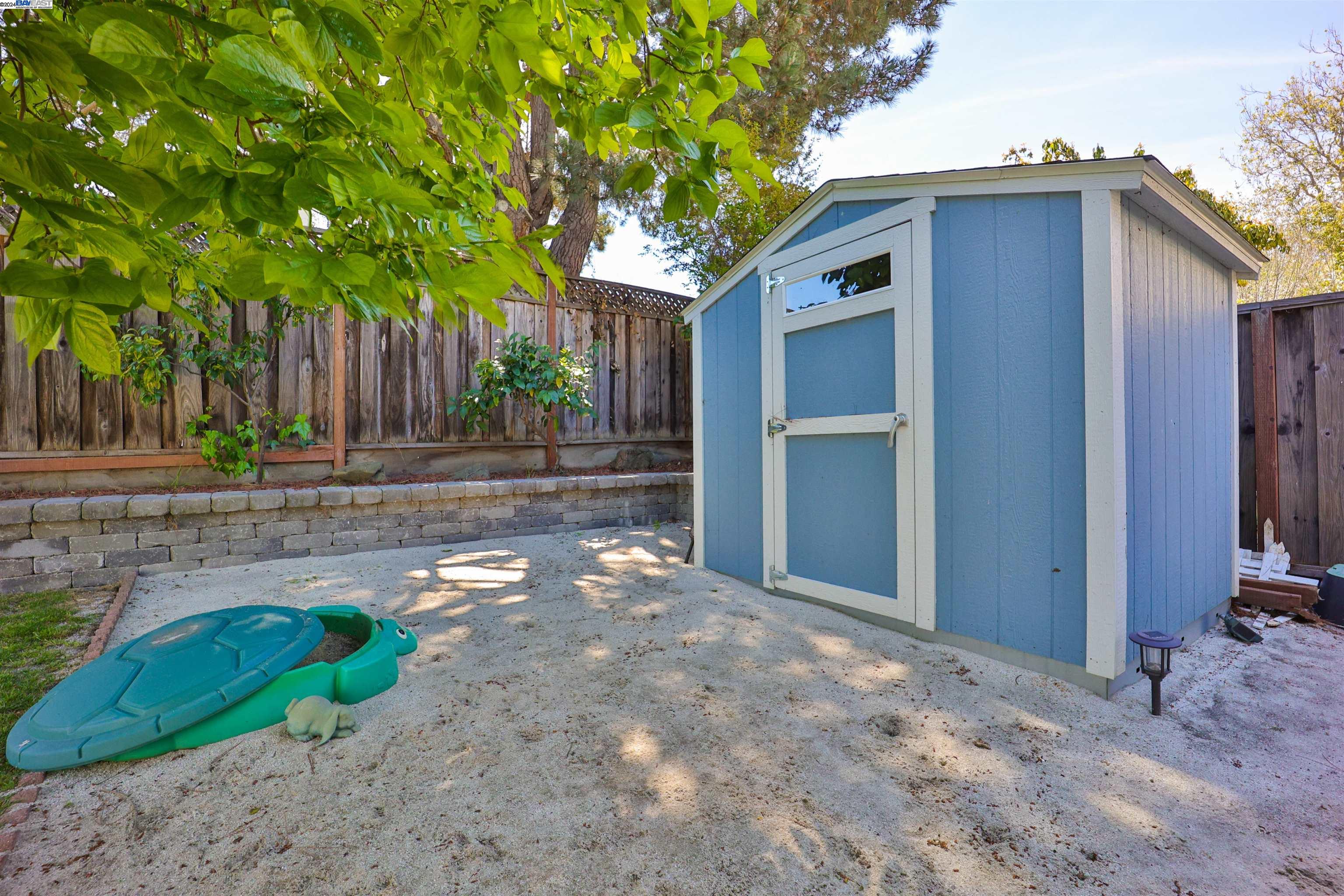 Detail Gallery Image 39 of 43 For 948 Buckeye Dr, Sunnyvale,  CA 94086 - 4 Beds | 2 Baths