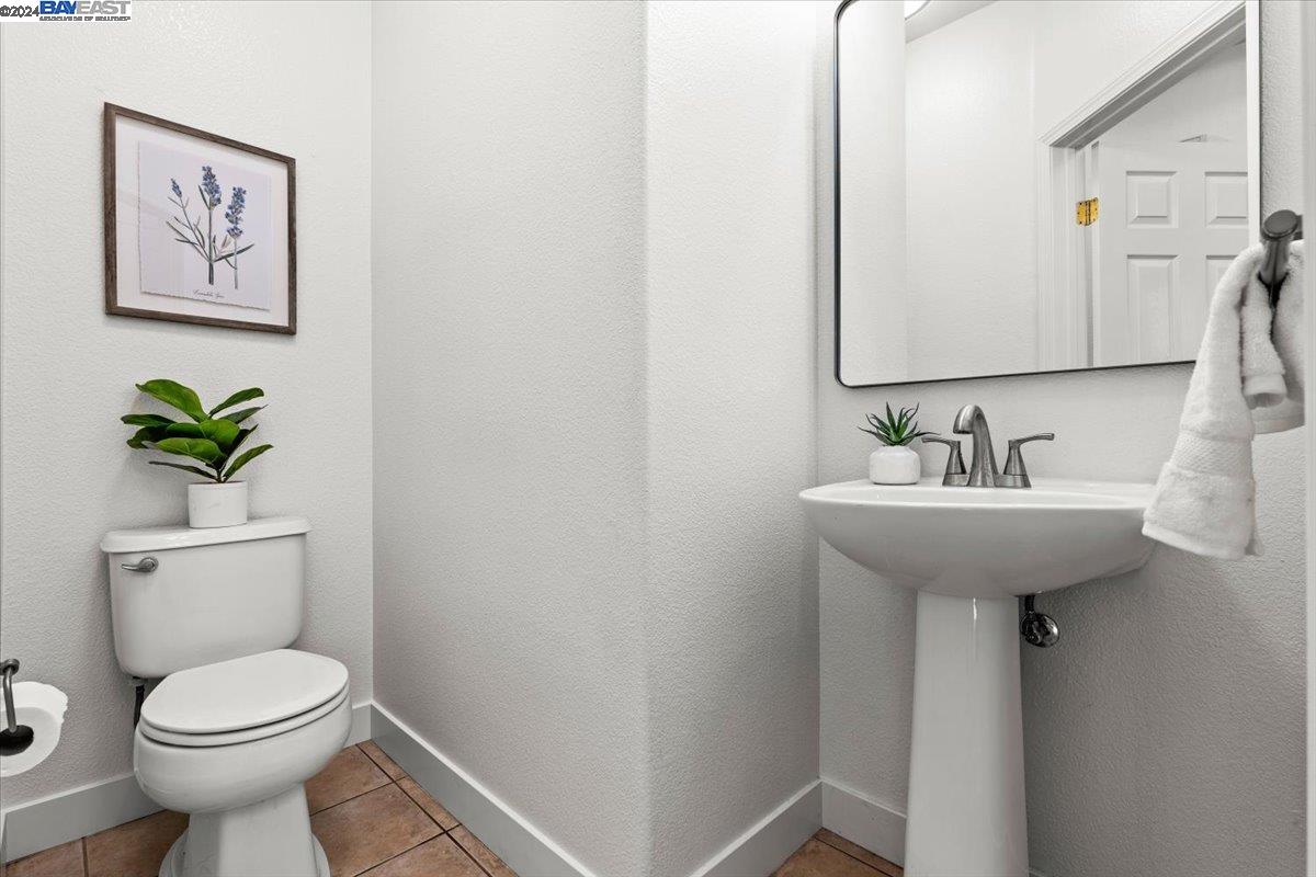 Detail Gallery Image 13 of 59 For 860 Berryessa Ct, Livermore,  CA 94551 - 3 Beds | 2/1 Baths