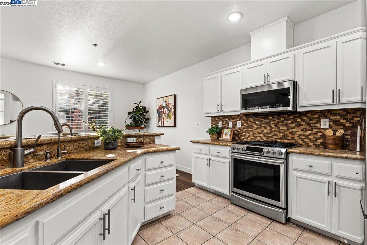 Detail Gallery Image 26 of 59 For 860 Berryessa Ct, Livermore,  CA 94551 - 3 Beds | 2/1 Baths