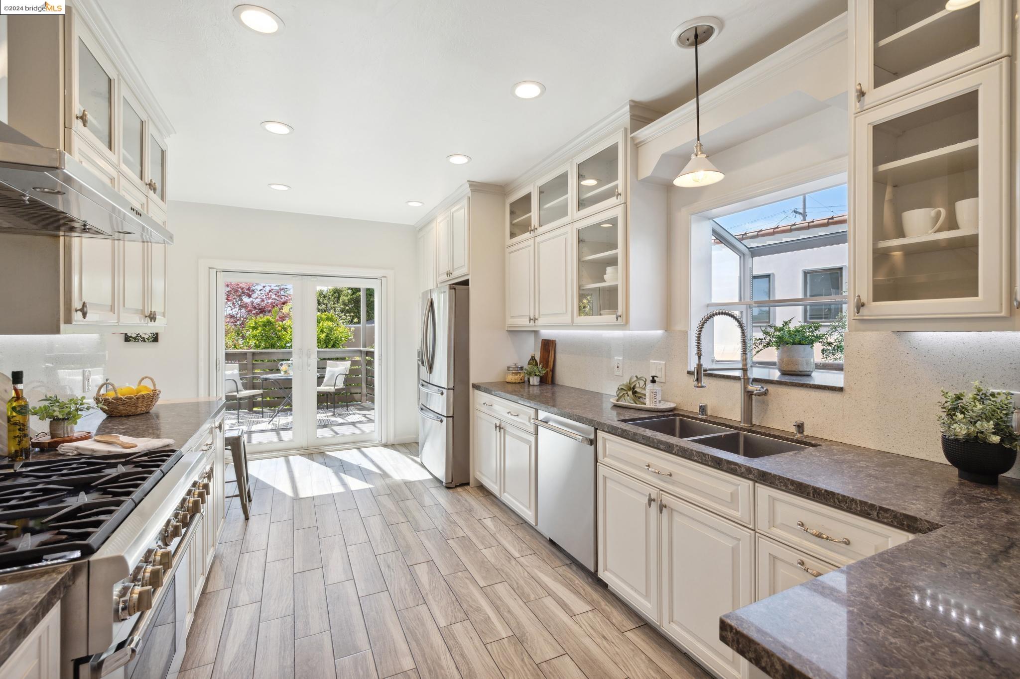 Detail Gallery Image 16 of 60 For 1106 Colusa Ave, Berkeley,  CA 94707 - 4 Beds | 2/1 Baths