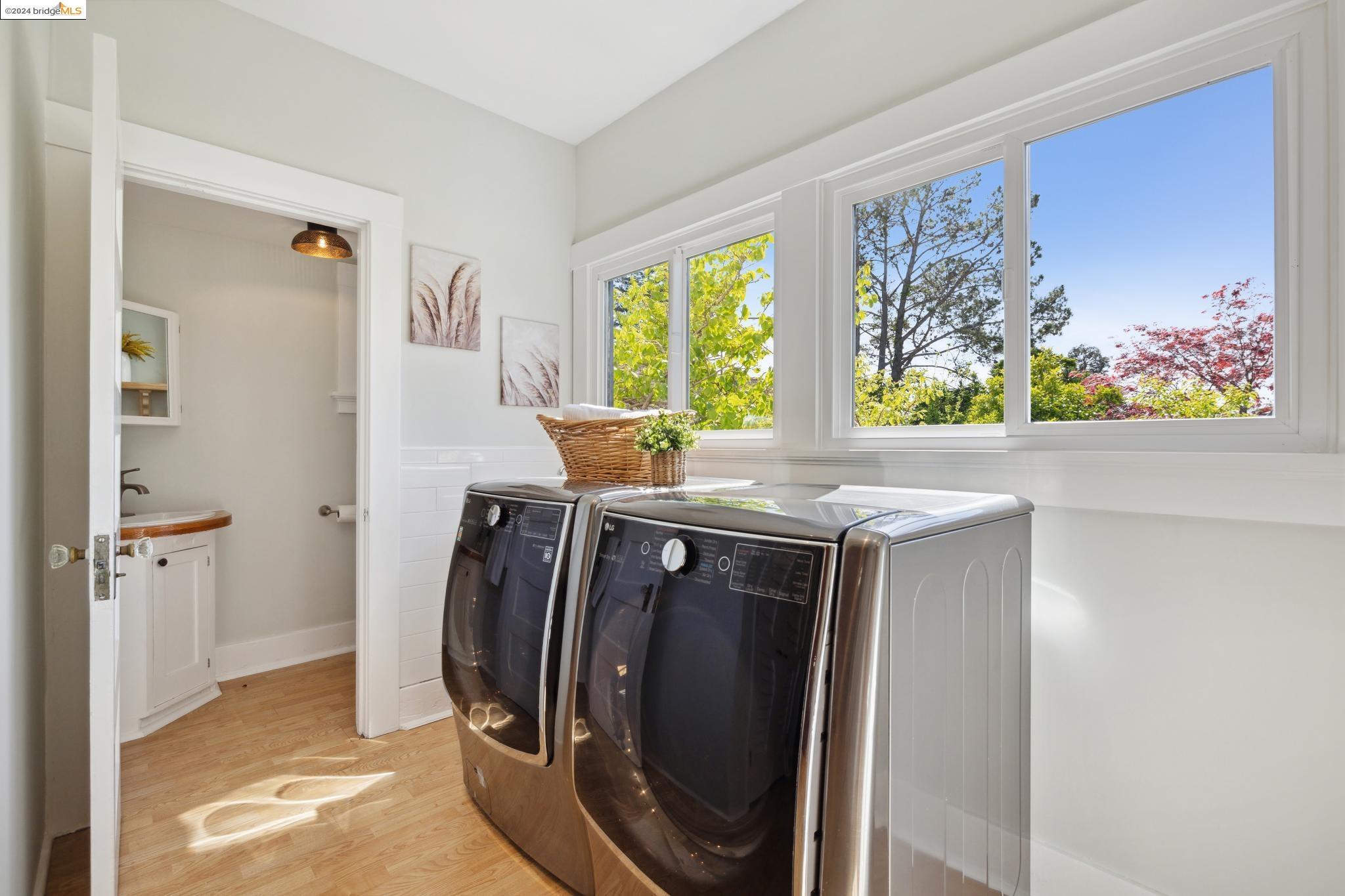 Detail Gallery Image 24 of 60 For 1106 Colusa Ave, Berkeley,  CA 94707 - 4 Beds | 2/1 Baths