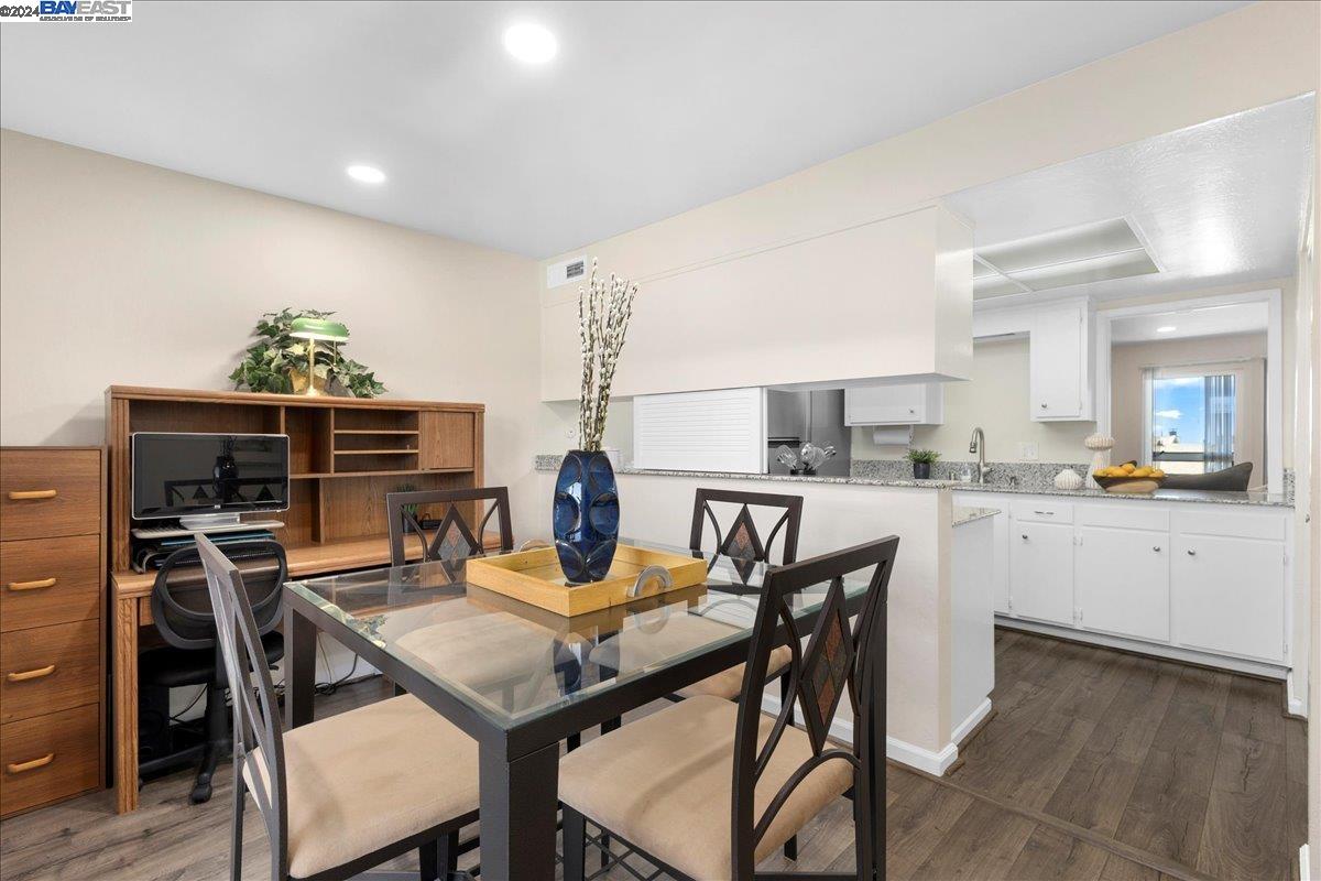 Detail Gallery Image 8 of 44 For 19100 Crest Ave #51,  Castro Valley,  CA 94546 - 2 Beds | 2 Baths