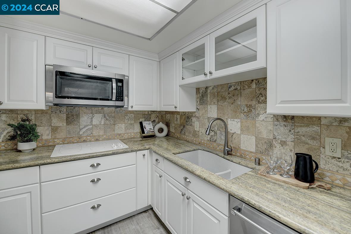 Detail Gallery Image 2 of 54 For 1441 Skycrest Drive #2,  Walnut Creek,  CA 94595 - 2 Beds | 2 Baths