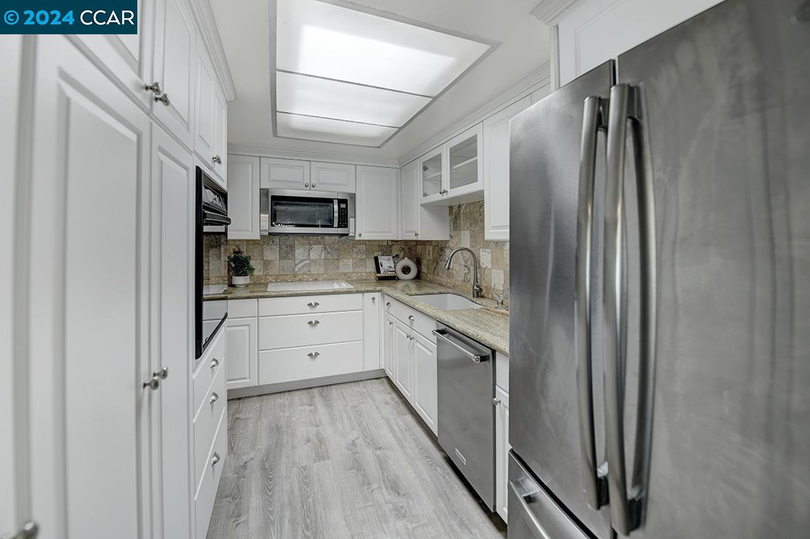 Detail Gallery Image 3 of 54 For 1441 Skycrest Drive #2,  Walnut Creek,  CA 94595 - 2 Beds | 2 Baths