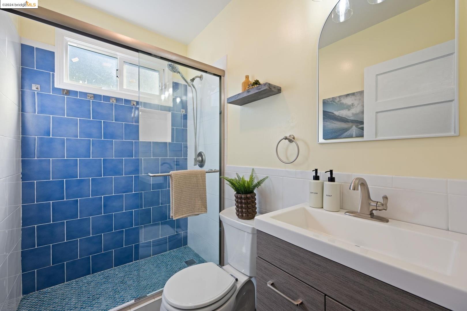 Detail Gallery Image 31 of 52 For 3516 Mirasol, Oakland,  CA 94605 - 3 Beds | 2 Baths