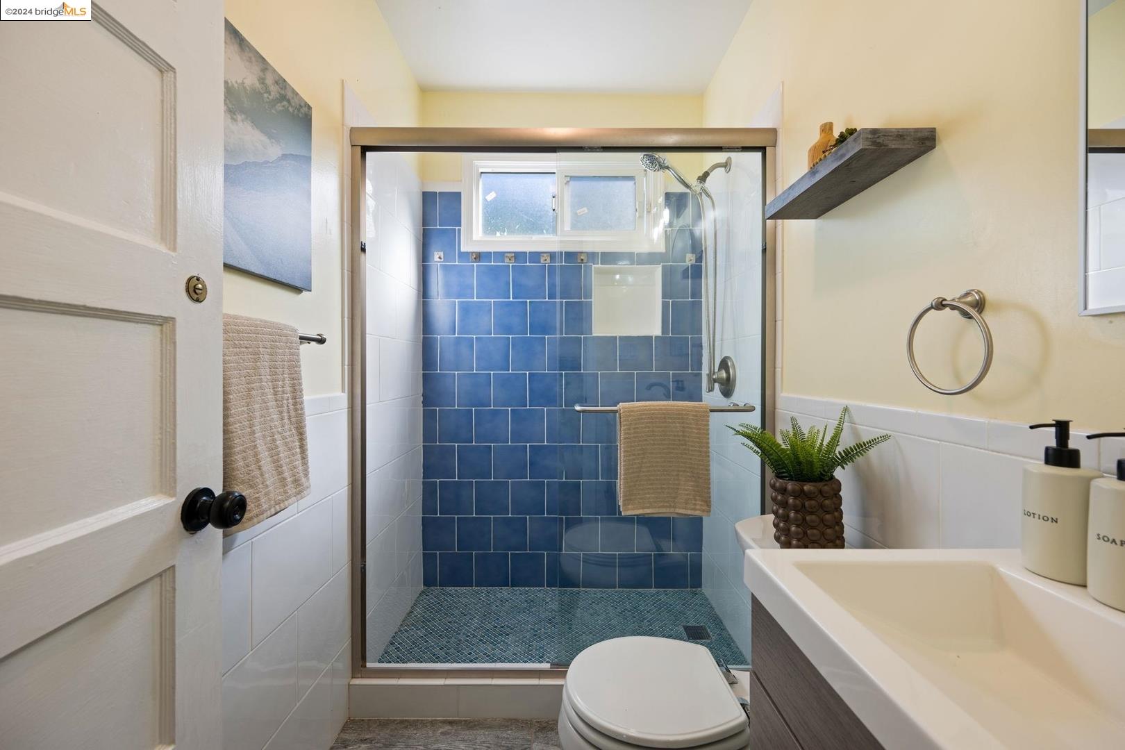Detail Gallery Image 32 of 52 For 3516 Mirasol, Oakland,  CA 94605 - 3 Beds | 2 Baths