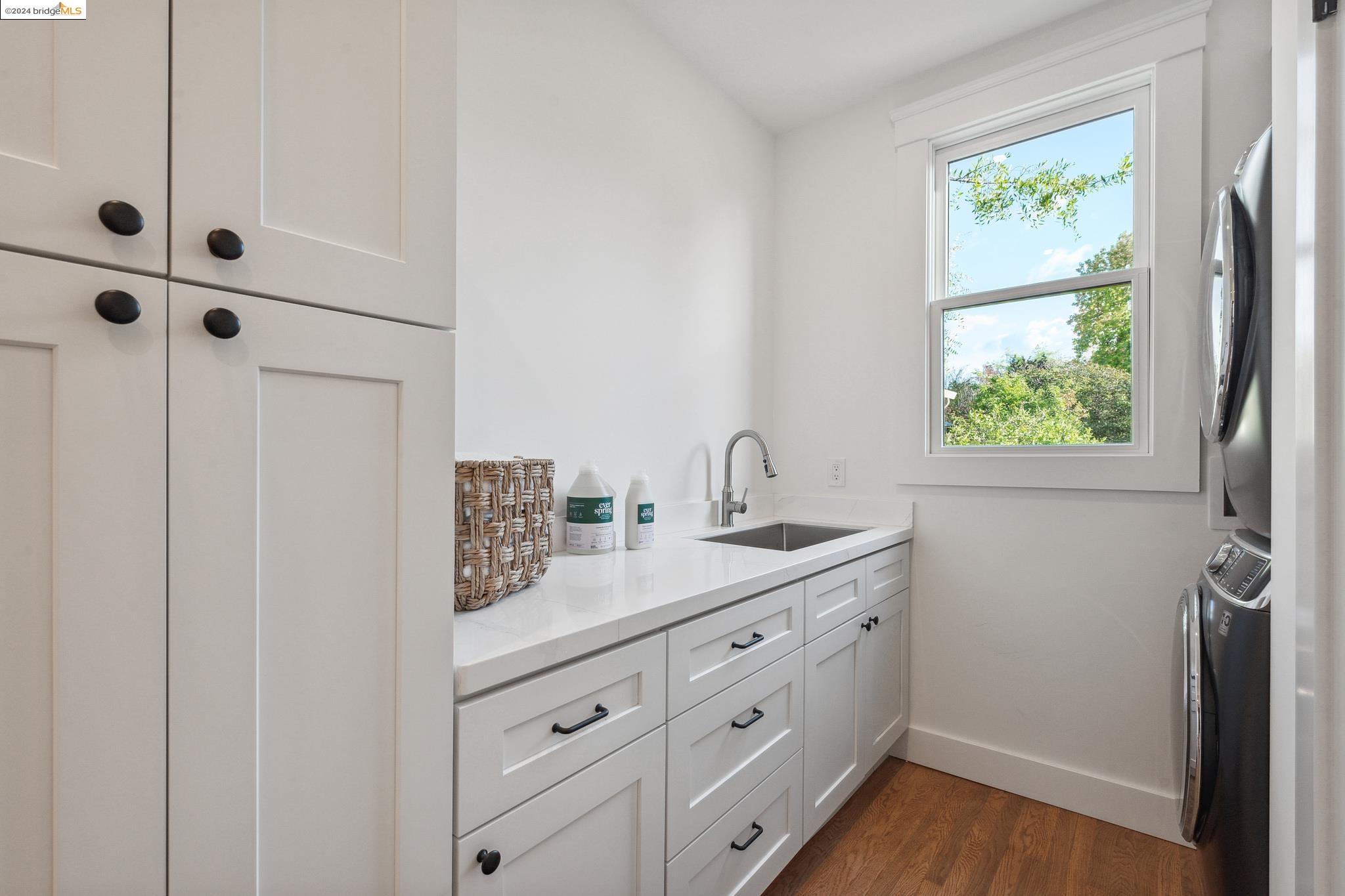 Detail Gallery Image 16 of 56 For 1115 Oxford St, Berkeley,  CA 94707 - 4 Beds | 2/1 Baths