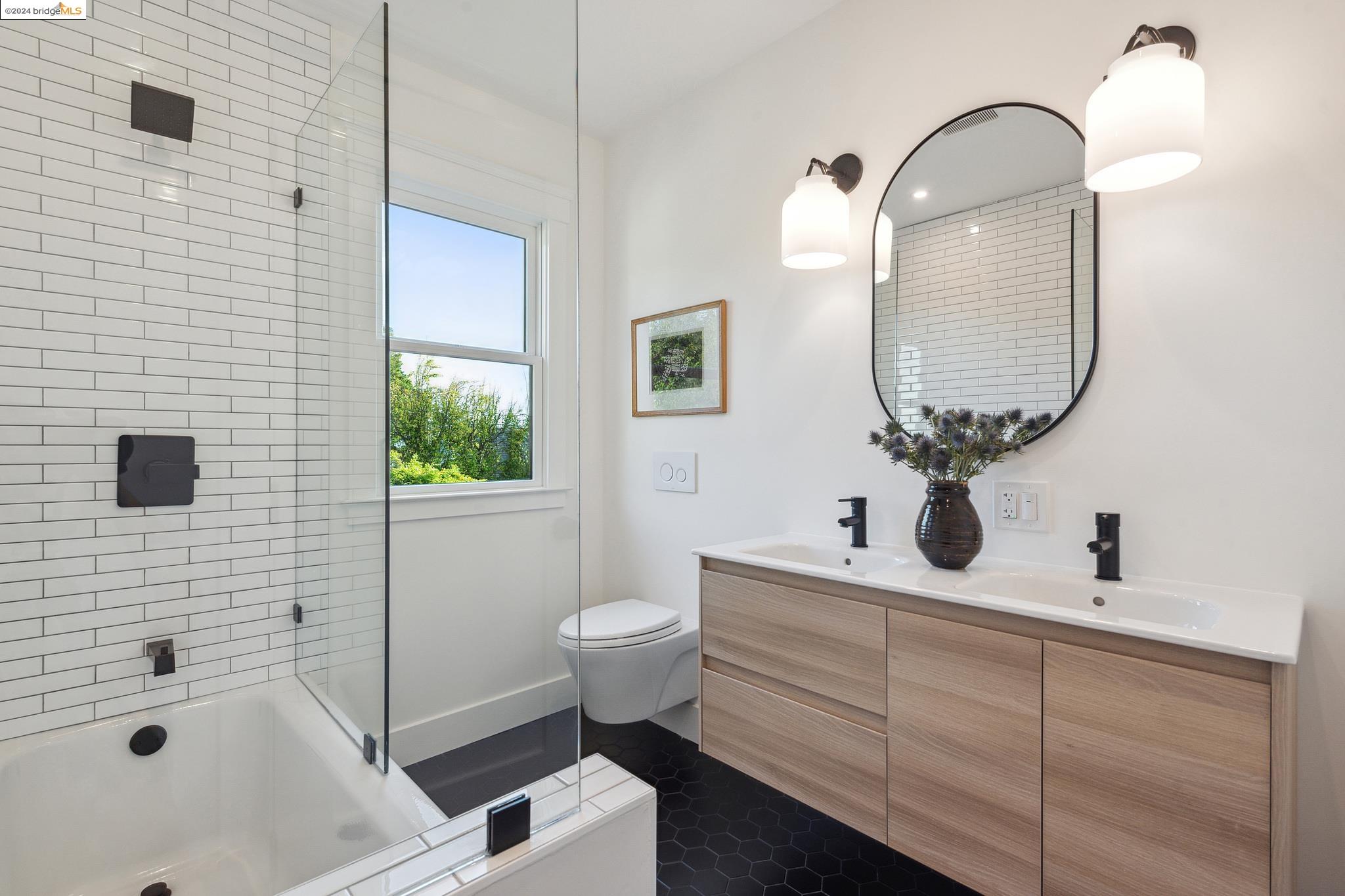 Detail Gallery Image 31 of 56 For 1115 Oxford St, Berkeley,  CA 94707 - 4 Beds | 2/1 Baths