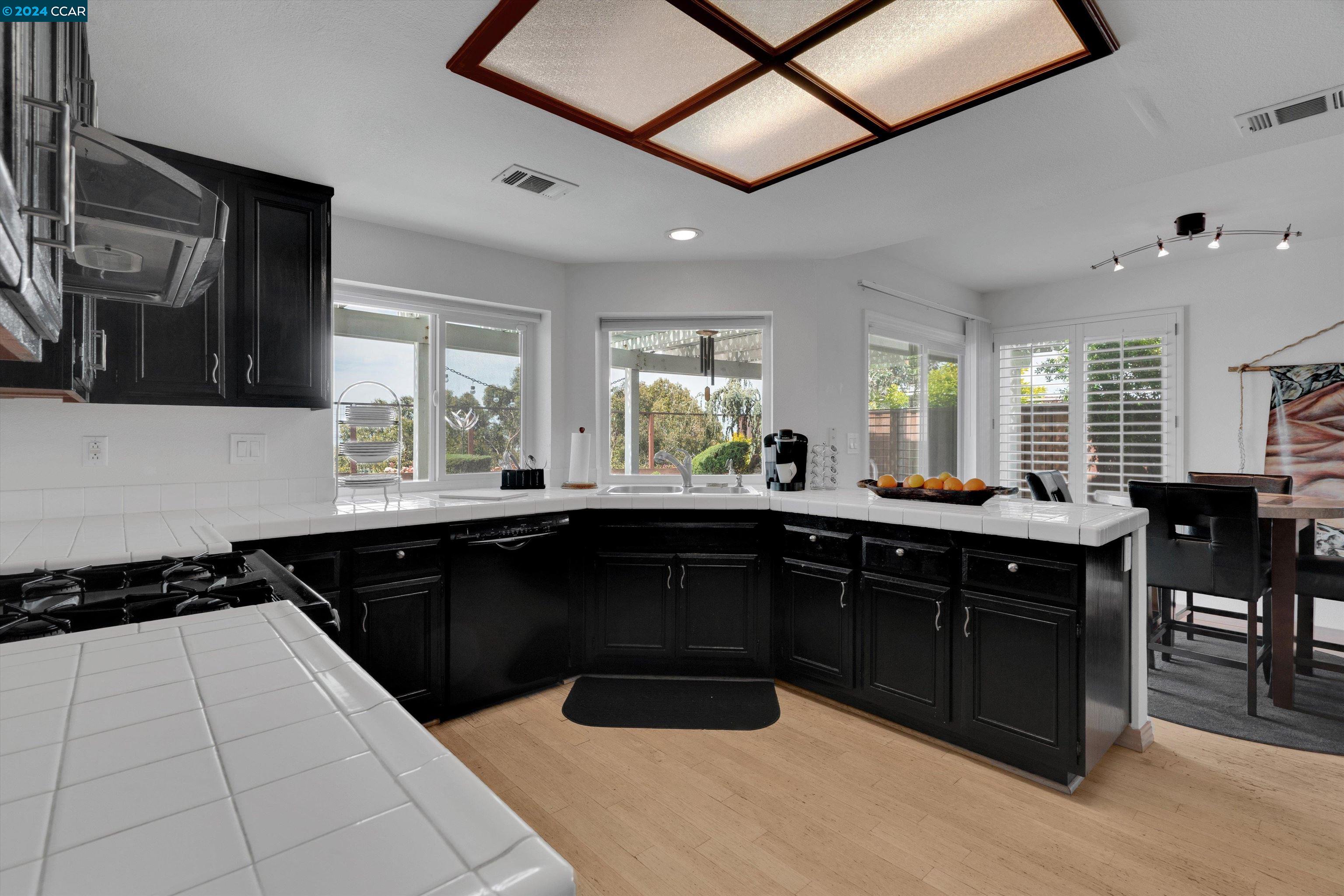Detail Gallery Image 15 of 42 For 2024 Rapallo Way, Bay Point,  CA 94565 - 4 Beds | 2/1 Baths