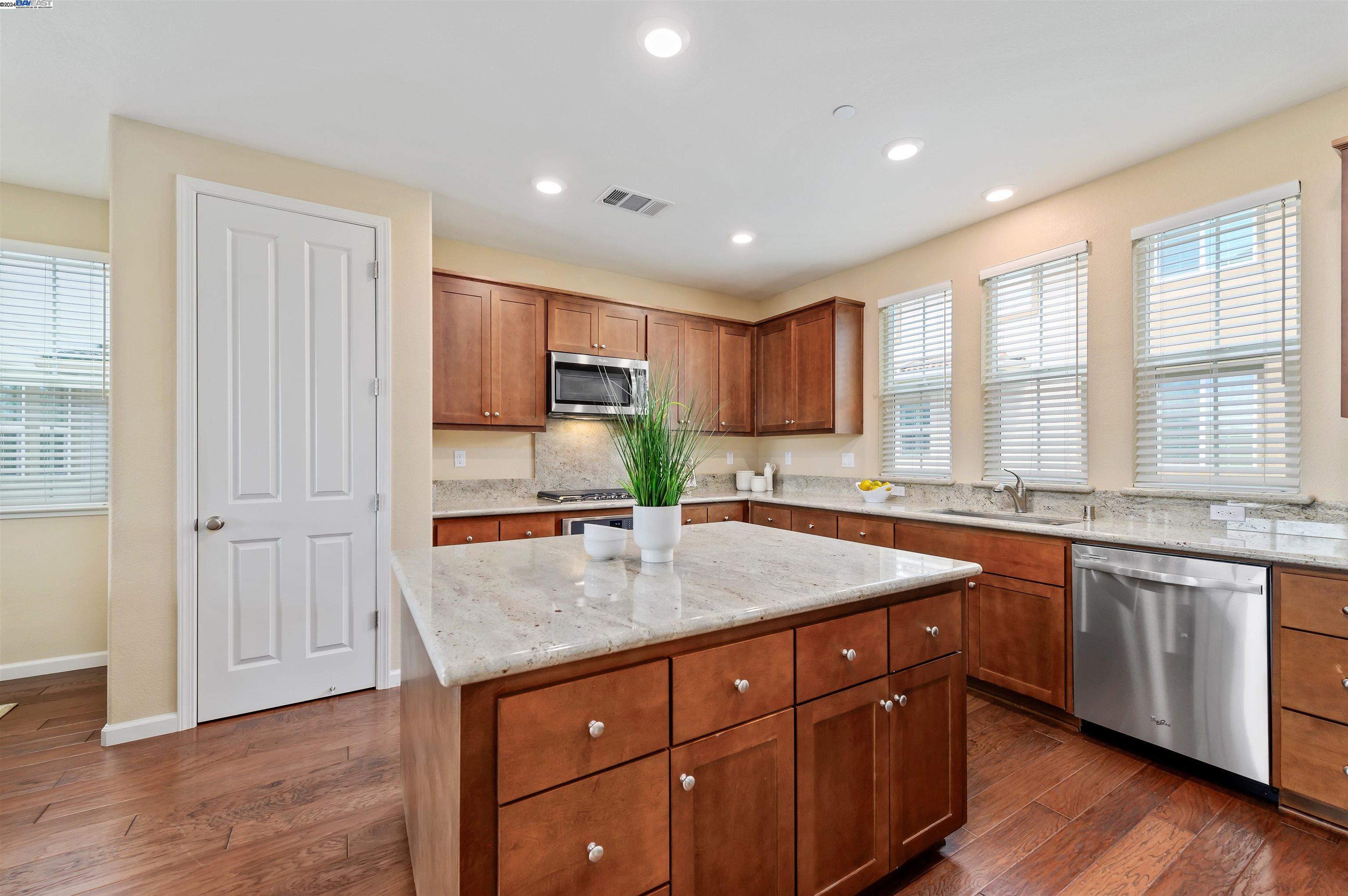 Detail Gallery Image 5 of 32 For 862 Cole Cmn, Livermore,  CA 94551 - 4 Beds | 3/1 Baths