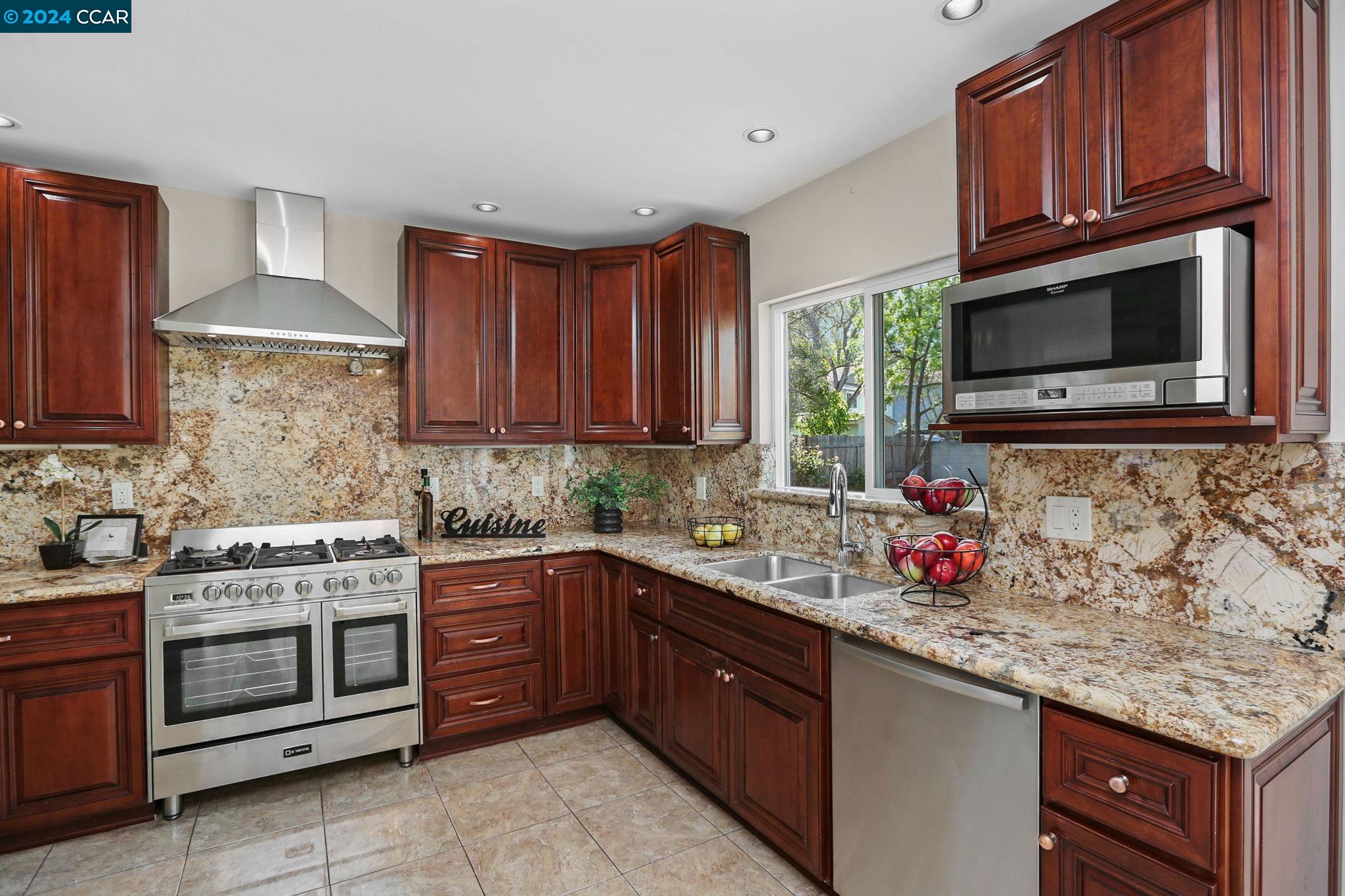 Detail Gallery Image 14 of 40 For 1300 Rosemary Lane, Concord,  CA 94518 - 3 Beds | 1 Baths