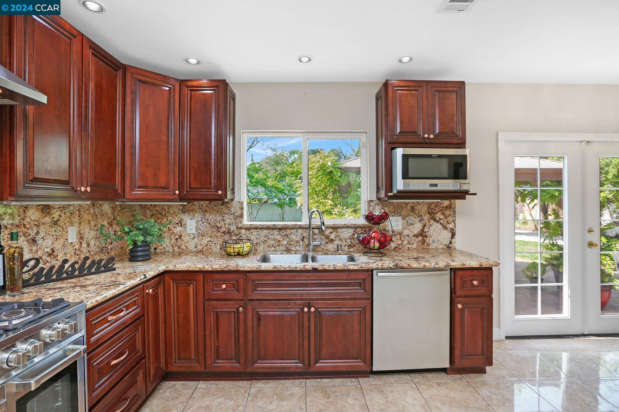Detail Gallery Image 17 of 40 For 1300 Rosemary Lane, Concord,  CA 94518 - 3 Beds | 1 Baths