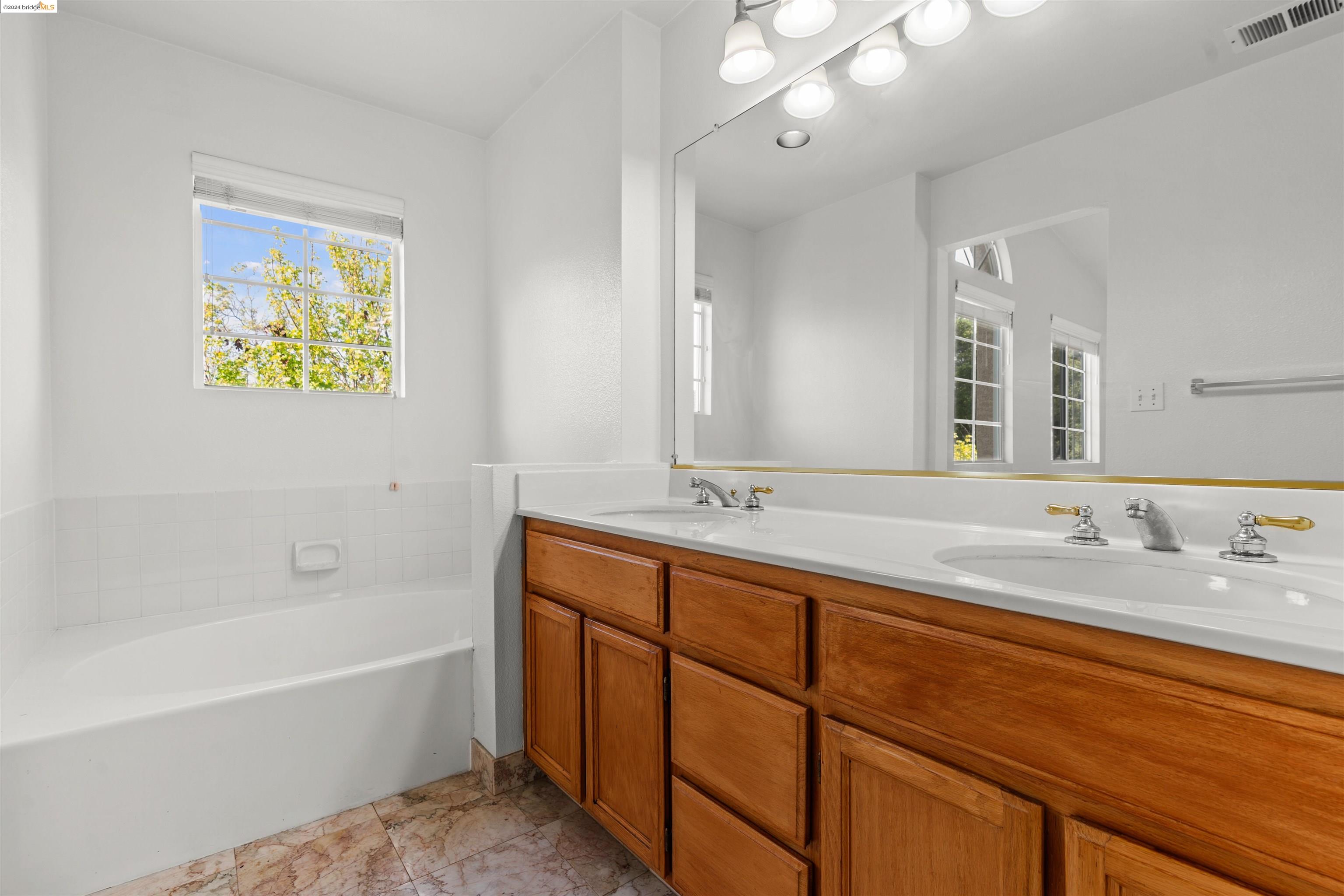 Detail Gallery Image 21 of 42 For 2785 Parkway Dr, Martinez,  CA 94553 - 4 Beds | 2/1 Baths