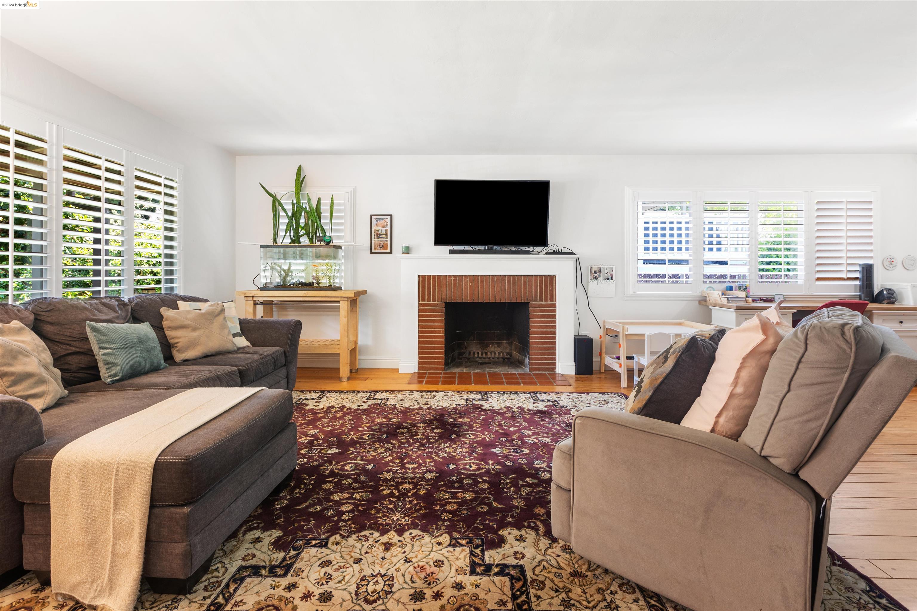 Detail Gallery Image 5 of 19 For 7571 Circle Hill Drive, Oakland,  CA 94605 - 3 Beds | 2 Baths