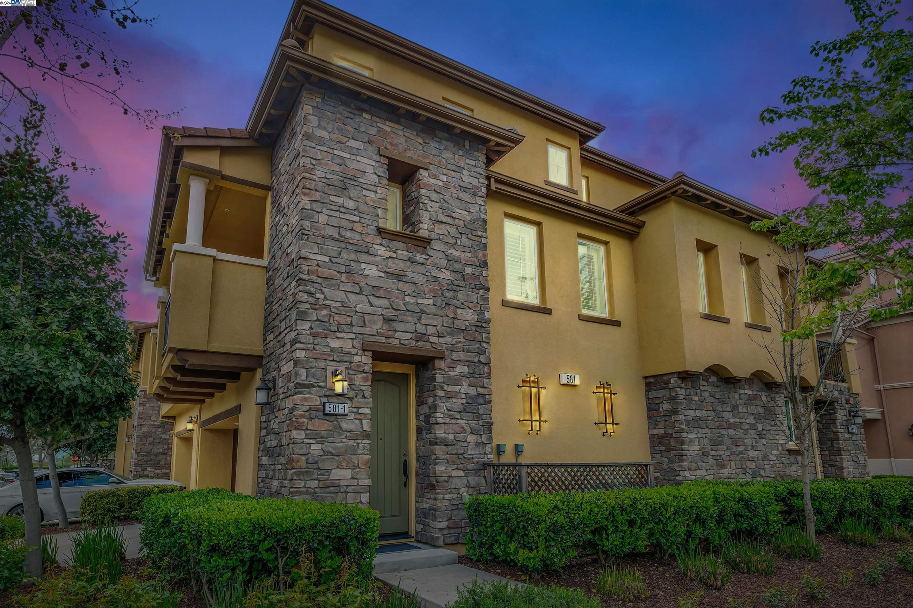 Detail Gallery Image 1 of 1 For 581 Selby Ln #1,  Livermore,  CA 94551 - 3 Beds | 3 Baths