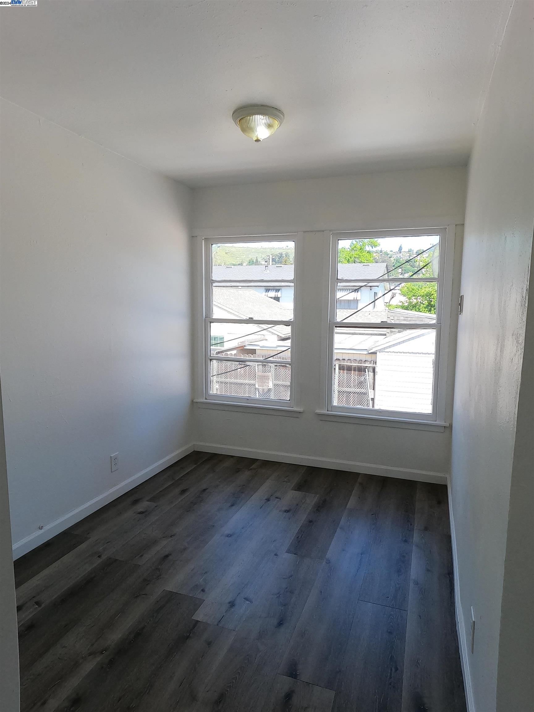 Detail Gallery Image 6 of 16 For 7858 Bancroft Ave #D,  Oakland,  CA 94605 - 2 Beds | 1 Baths