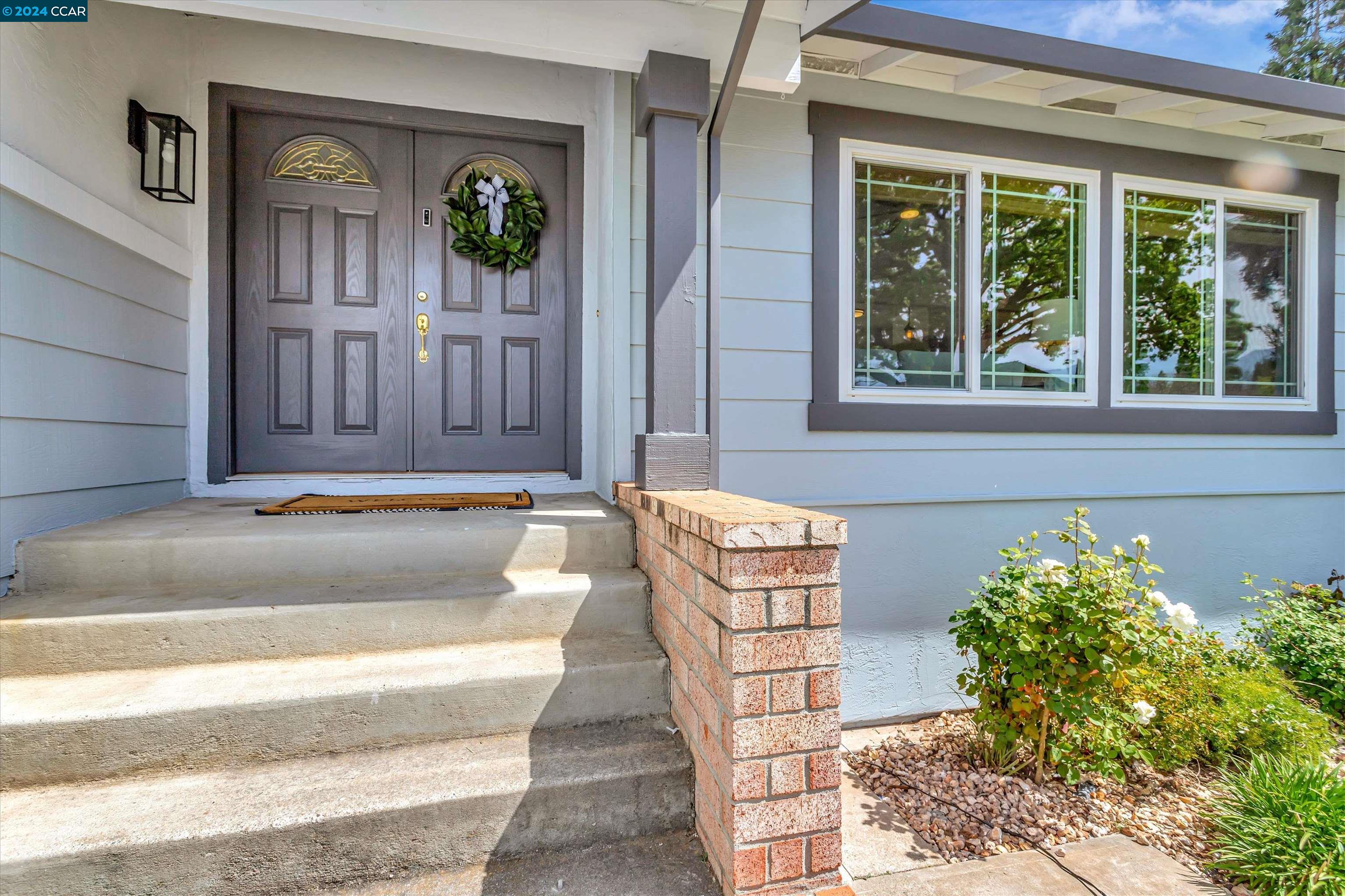 Detail Gallery Image 2 of 34 For 5345 Meadow Wood Pl, Concord,  CA 94521 - 4 Beds | 2/1 Baths