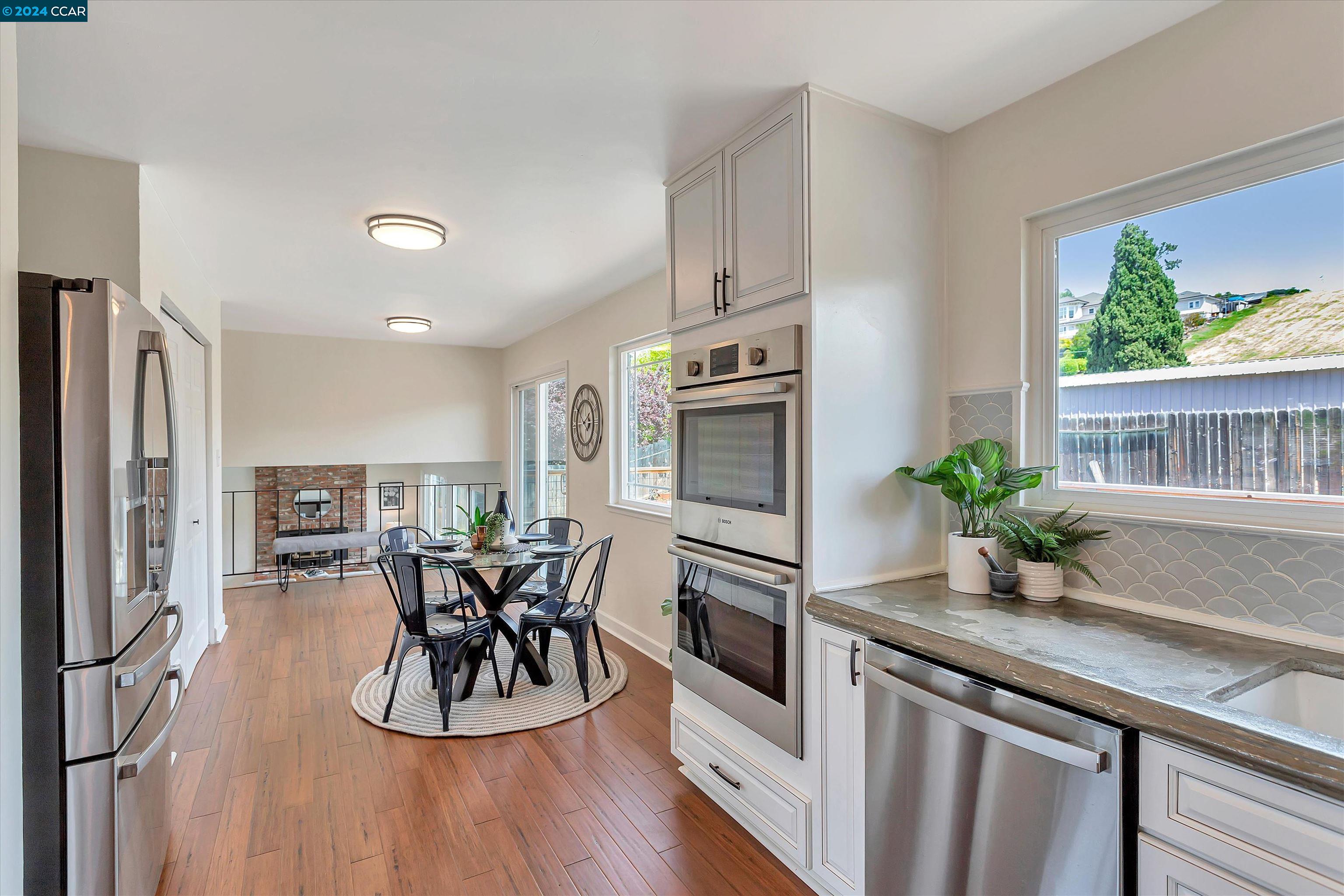 Detail Gallery Image 10 of 34 For 5345 Meadow Wood Pl, Concord,  CA 94521 - 4 Beds | 2/1 Baths