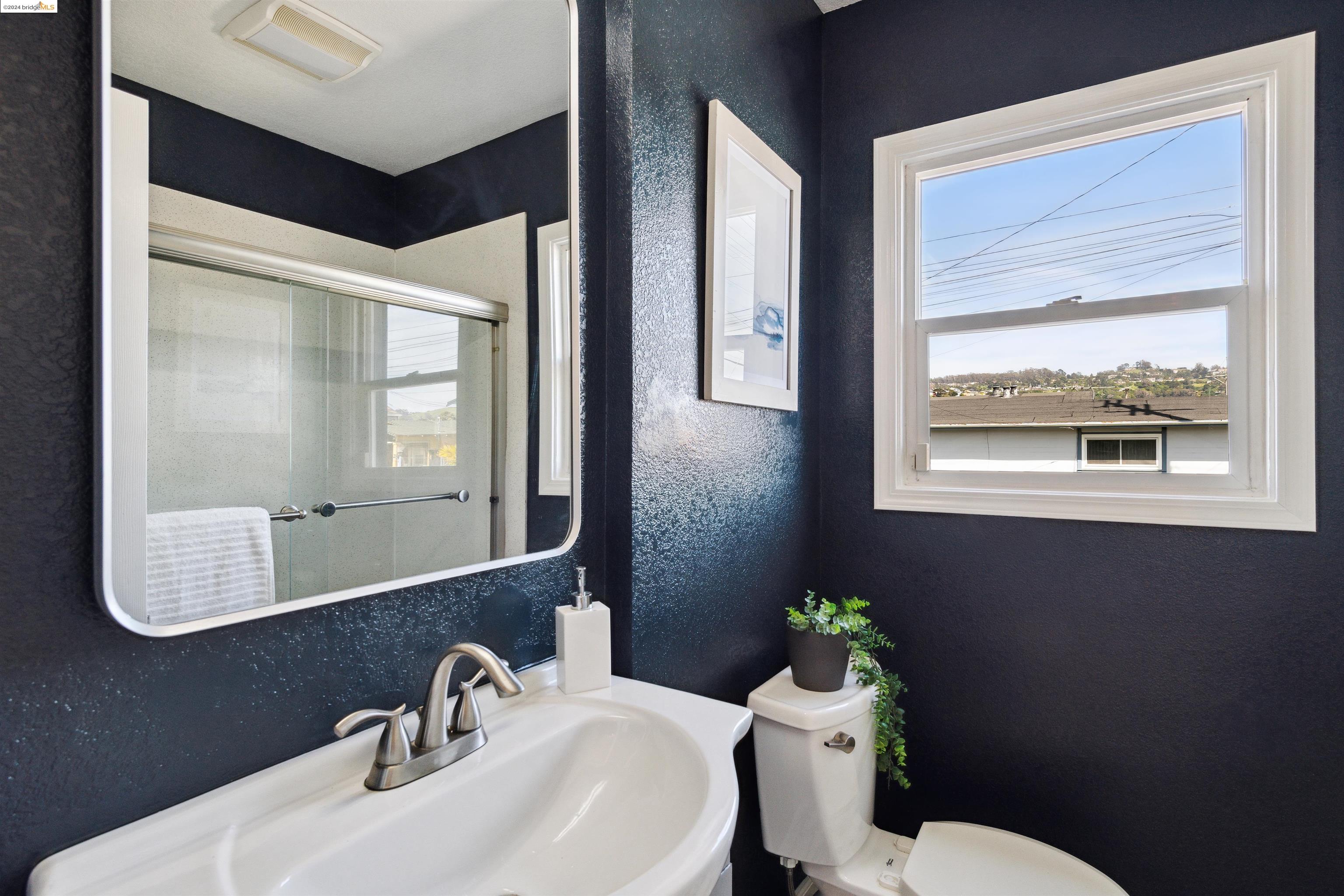 Detail Gallery Image 15 of 28 For 4529 Wall Ave, Richmond,  CA 94804 - 3 Beds | 1 Baths