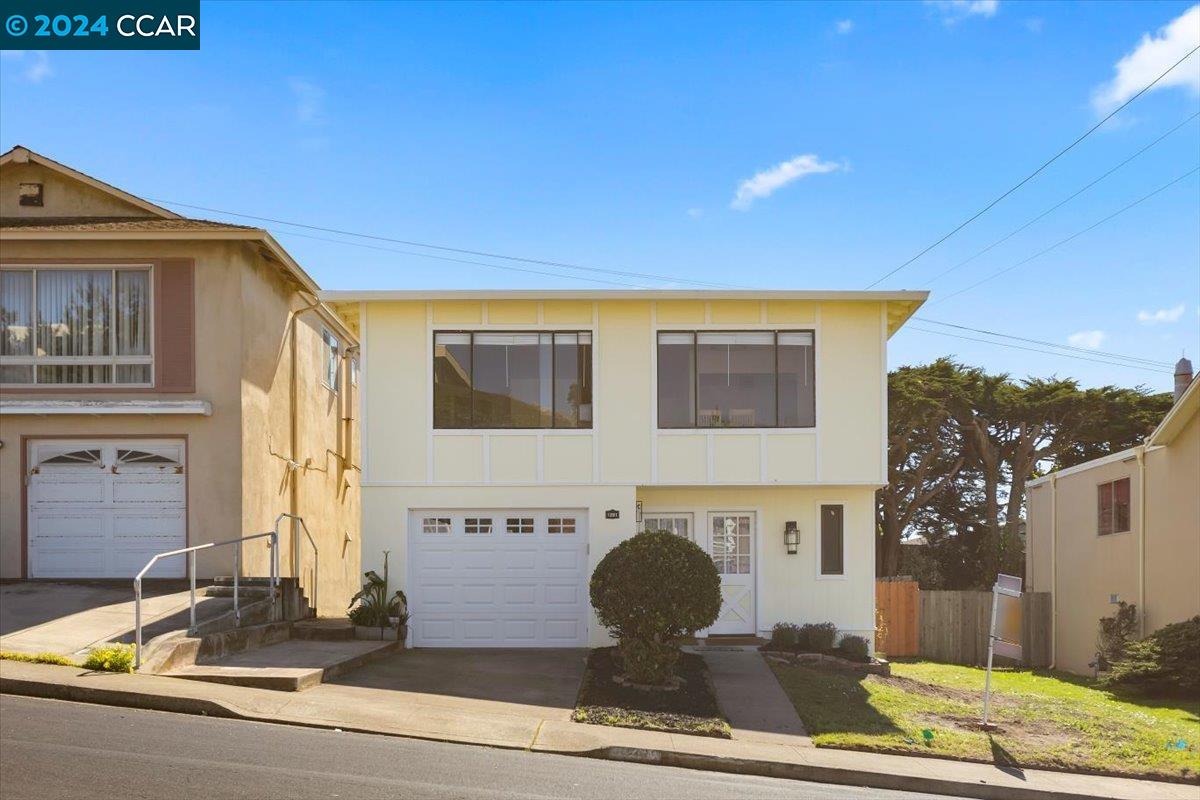 Detail Gallery Image 1 of 25 For 1281 Skyline Dr, Daly City,  CA 94015 - 5 Beds | 2 Baths