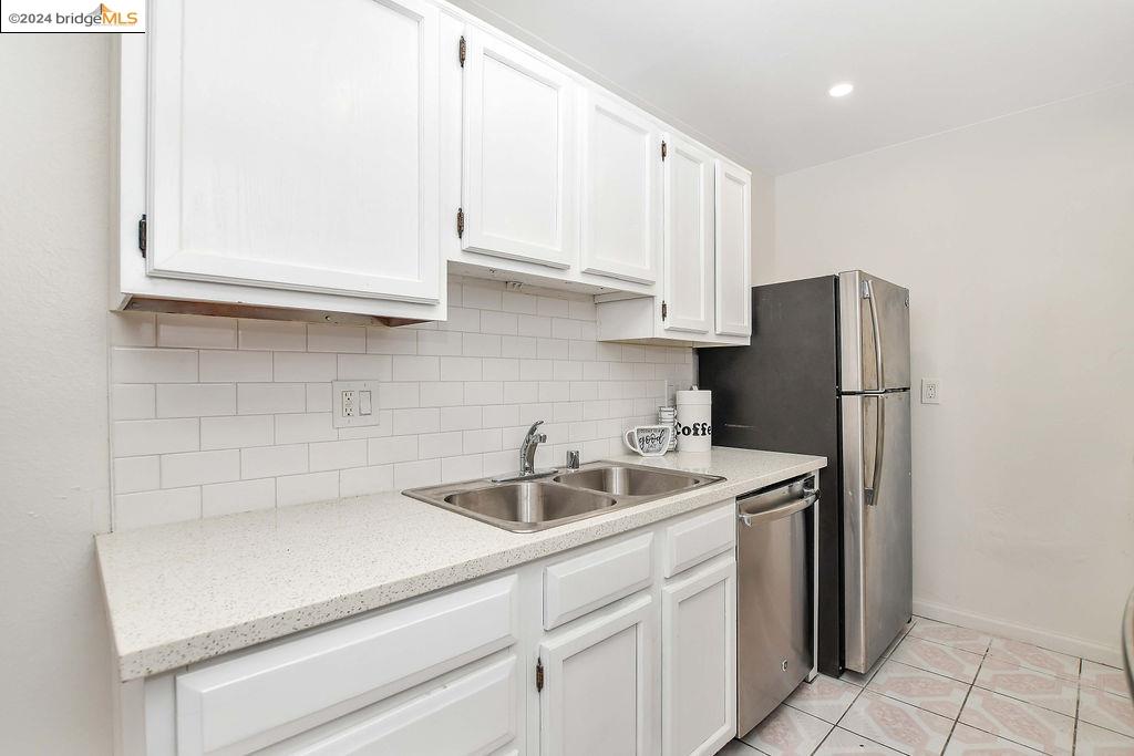 Detail Gallery Image 9 of 25 For 160 Marina Way, Richmond,  CA 94801 - 3 Beds | 1/1 Baths
