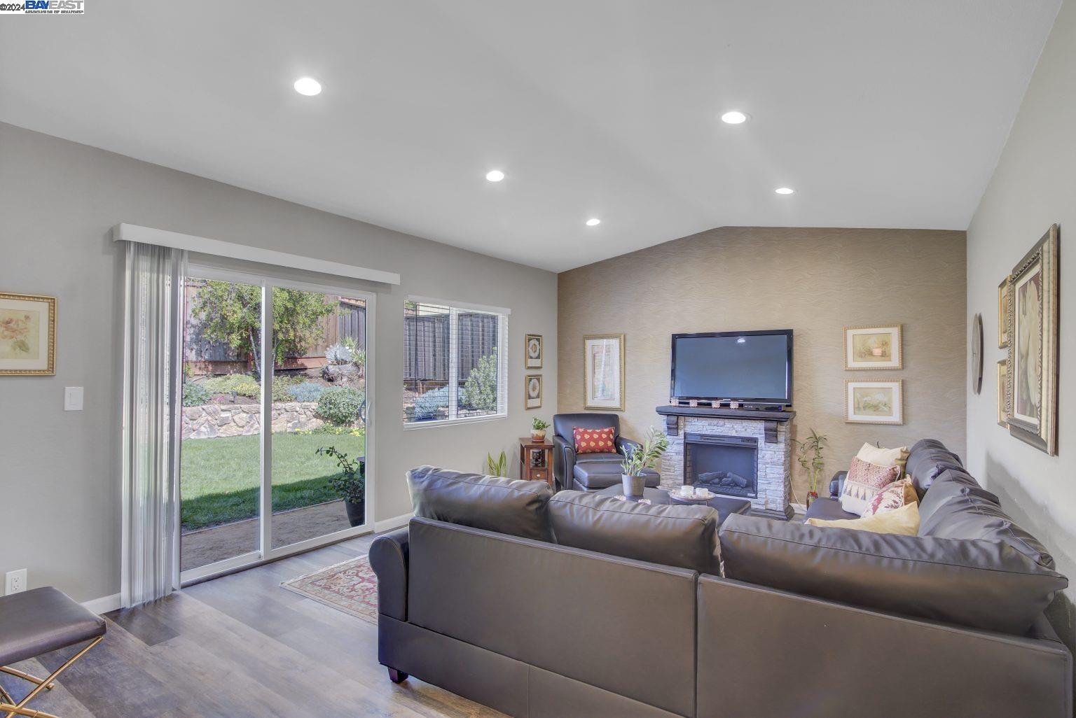 Detail Gallery Image 9 of 44 For 2606 Pickfair Ln, Livermore,  CA 94551 - 3 Beds | 2 Baths