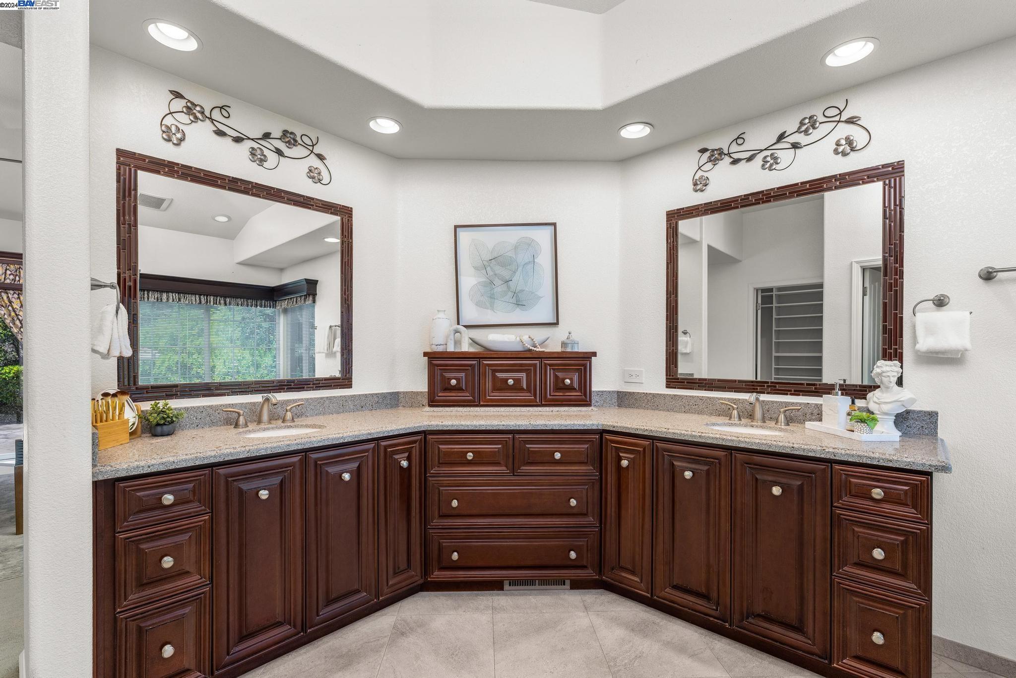 Detail Gallery Image 16 of 39 For 642 Vine Hill Way, Martinez,  CA 94553 - 4 Beds | 2/1 Baths