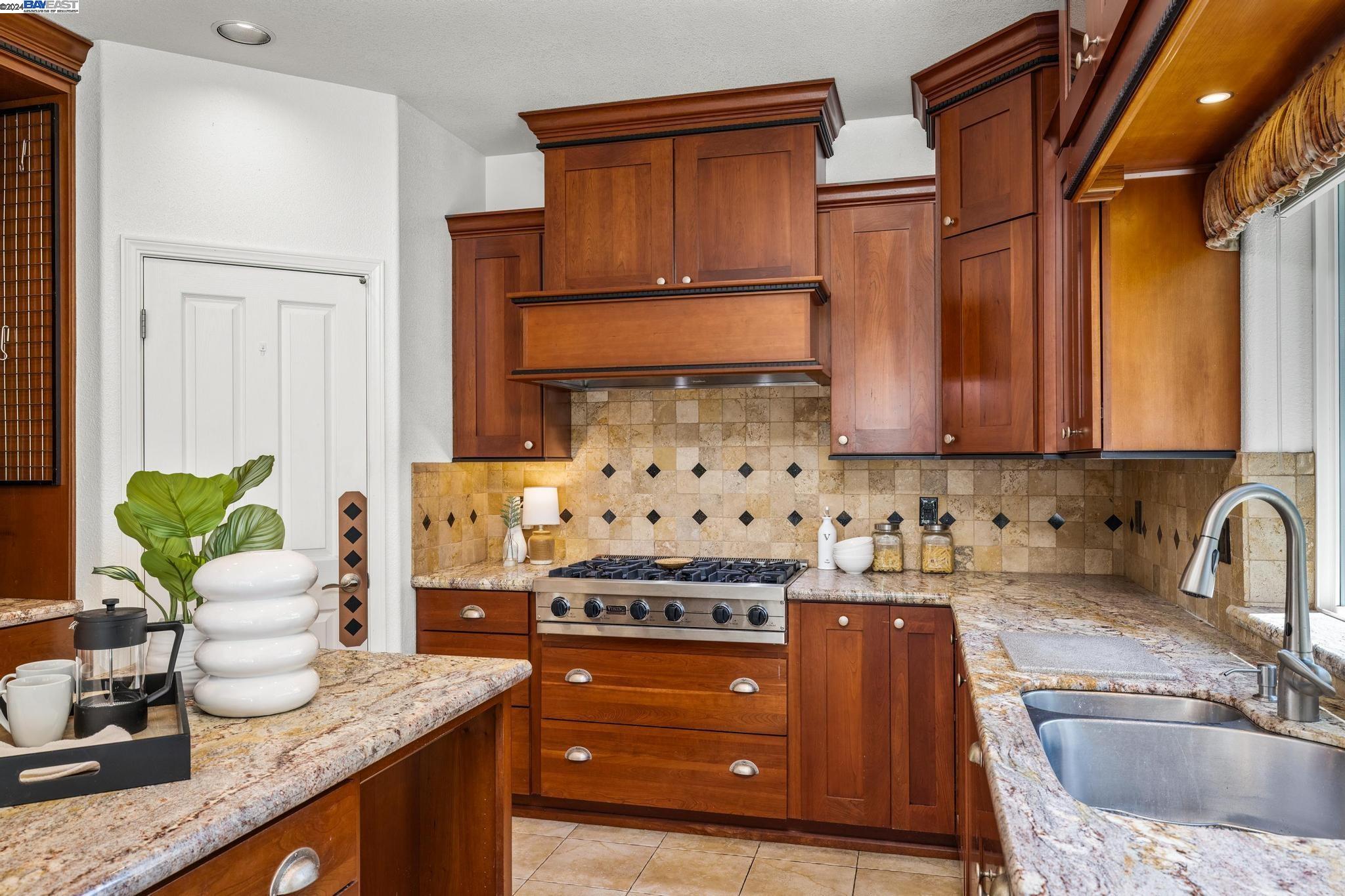 Detail Gallery Image 10 of 39 For 642 Vine Hill Way, Martinez,  CA 94553 - 4 Beds | 2/1 Baths