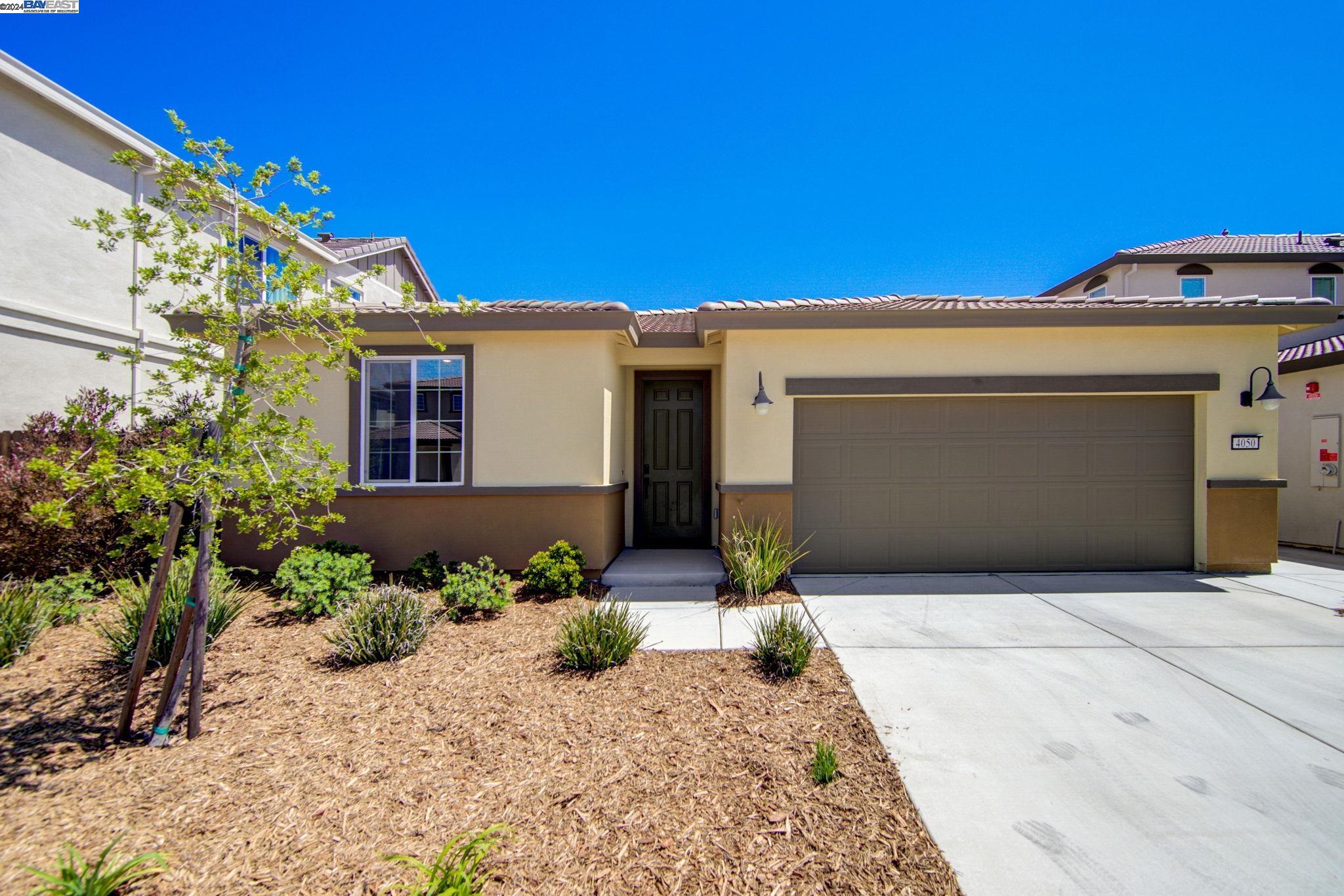 Detail Gallery Image 1 of 36 For 4050 Kenwood Cir, Oakley,  CA 94561 - 3 Beds | 2 Baths