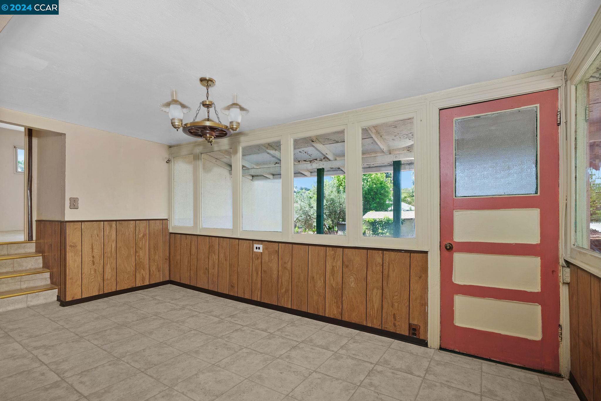 Detail Gallery Image 14 of 28 For 803 Vine Ave, Martinez,  CA 94553 - 4 Beds | 2 Baths