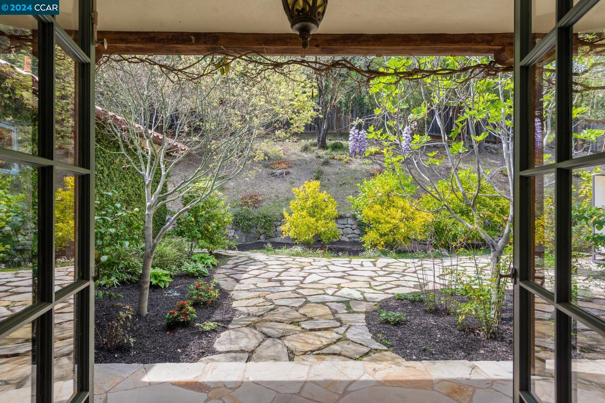 Detail Gallery Image 25 of 58 For 93 Tarry Ln, Orinda,  CA 94563 - 3 Beds | 2/1 Baths