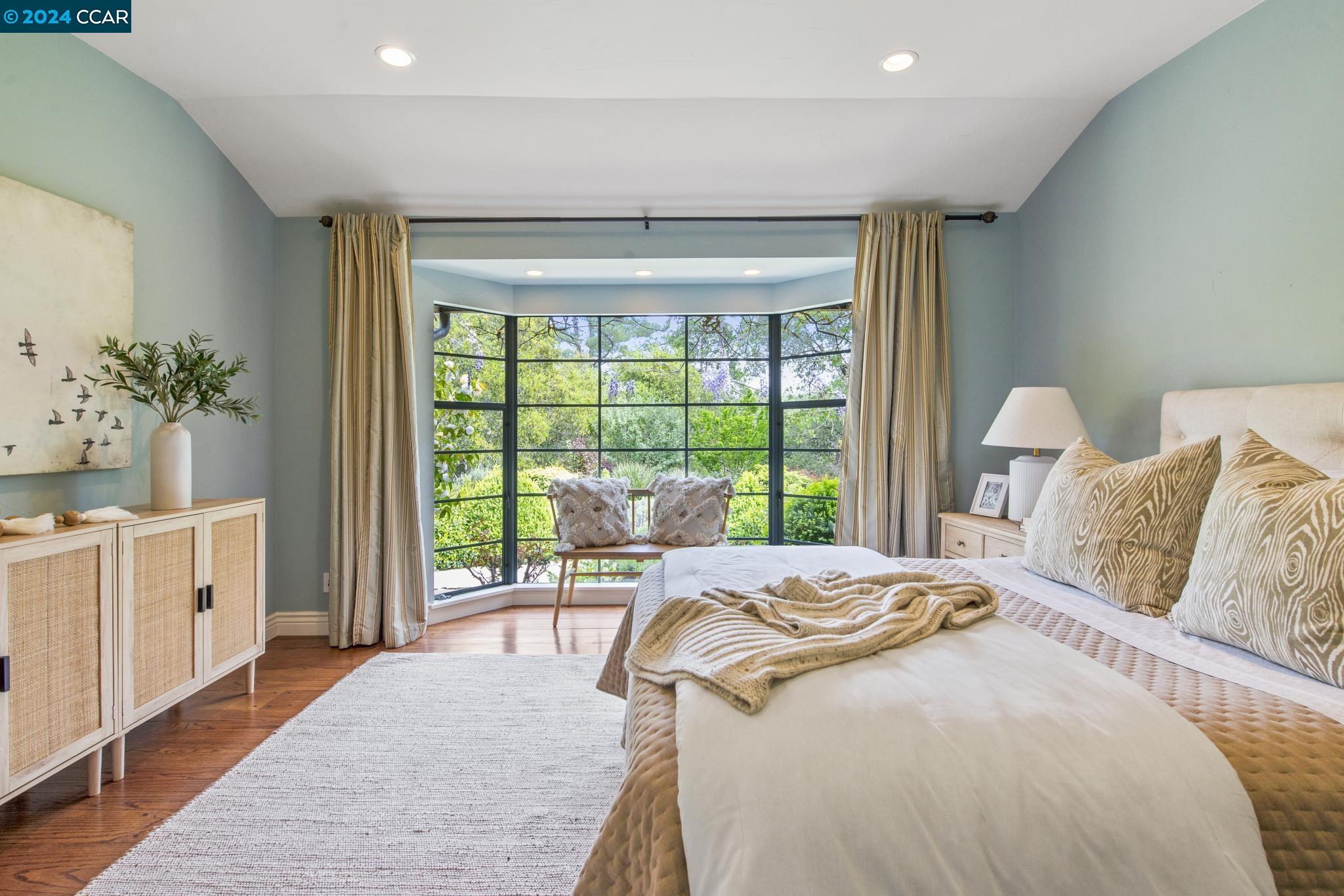 Detail Gallery Image 27 of 58 For 93 Tarry Ln, Orinda,  CA 94563 - 3 Beds | 2/1 Baths