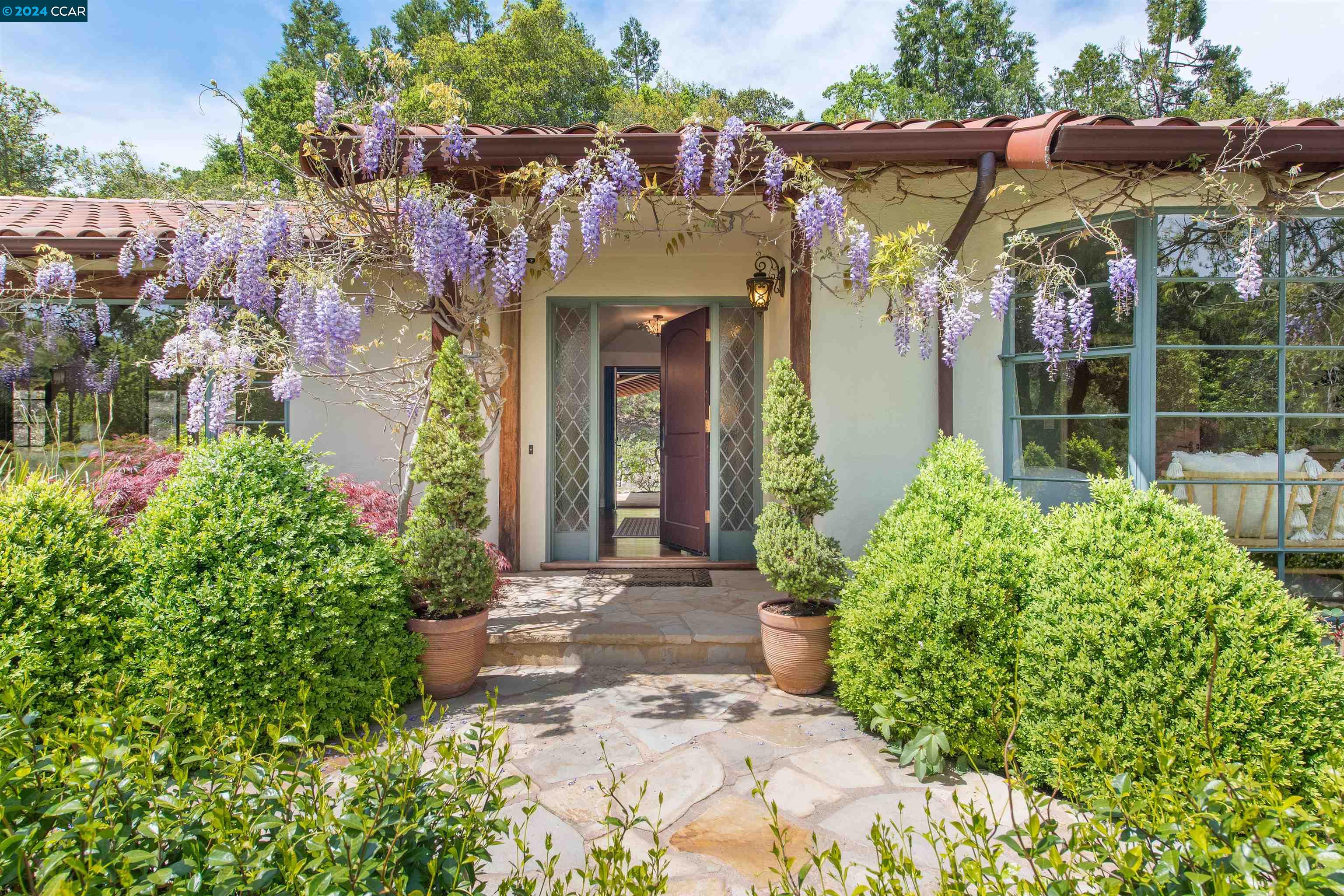 Detail Gallery Image 7 of 58 For 93 Tarry Ln, Orinda,  CA 94563 - 3 Beds | 2/1 Baths