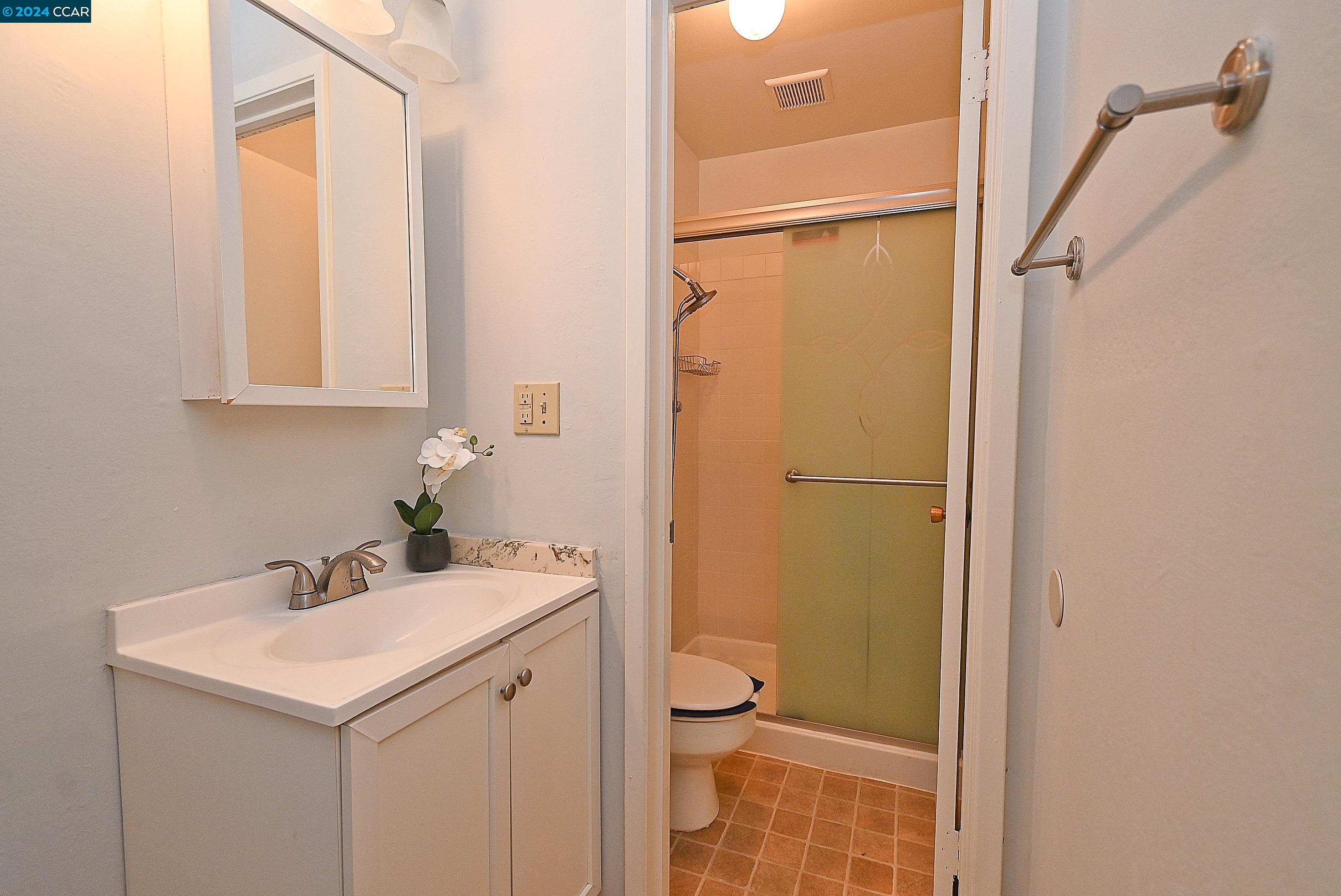 Detail Gallery Image 13 of 37 For 2 Panoramic Way #301,  Berkeley,  CA 94704 - 3 Beds | 2 Baths