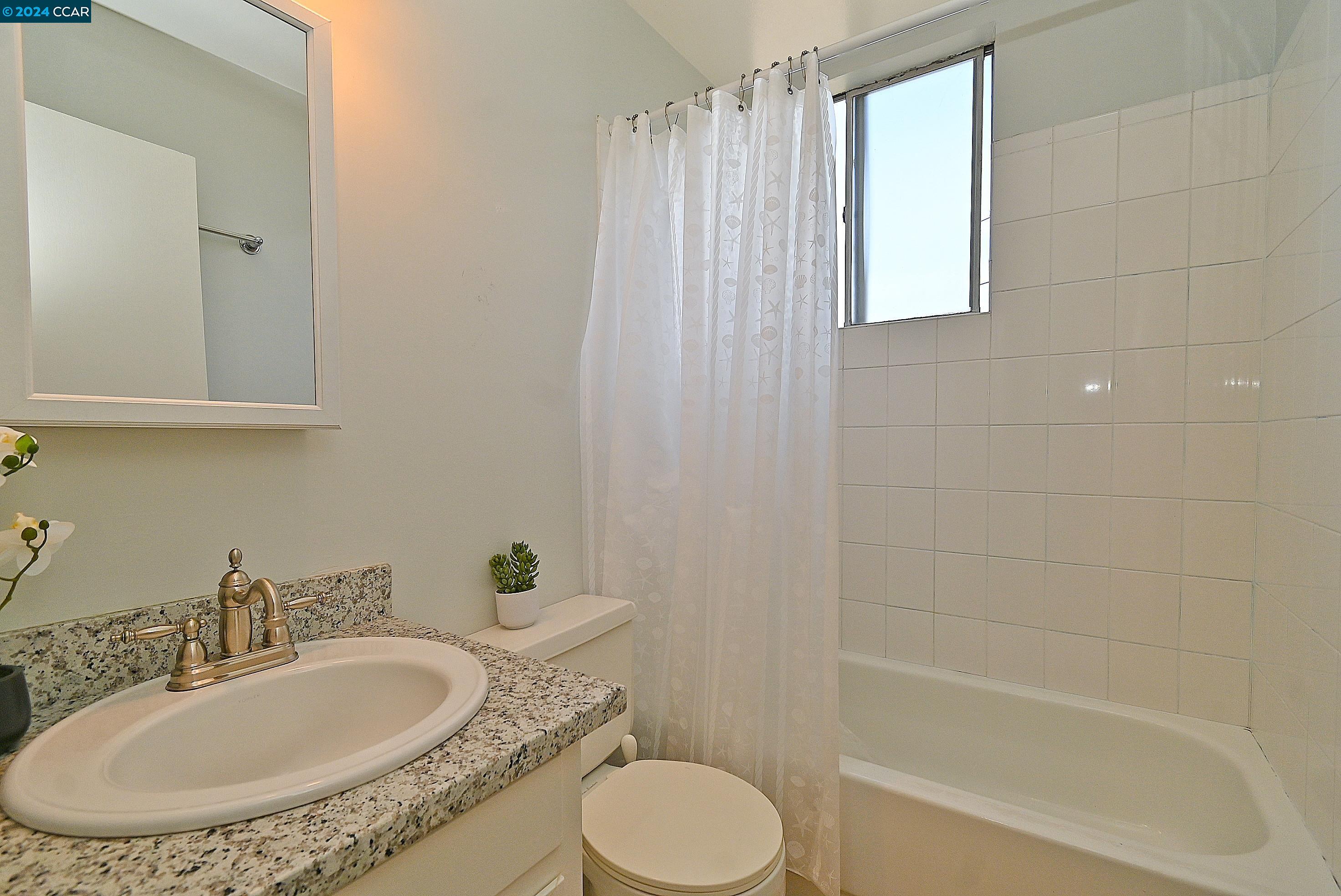 Detail Gallery Image 20 of 37 For 2 Panoramic Way #301,  Berkeley,  CA 94704 - 3 Beds | 2 Baths