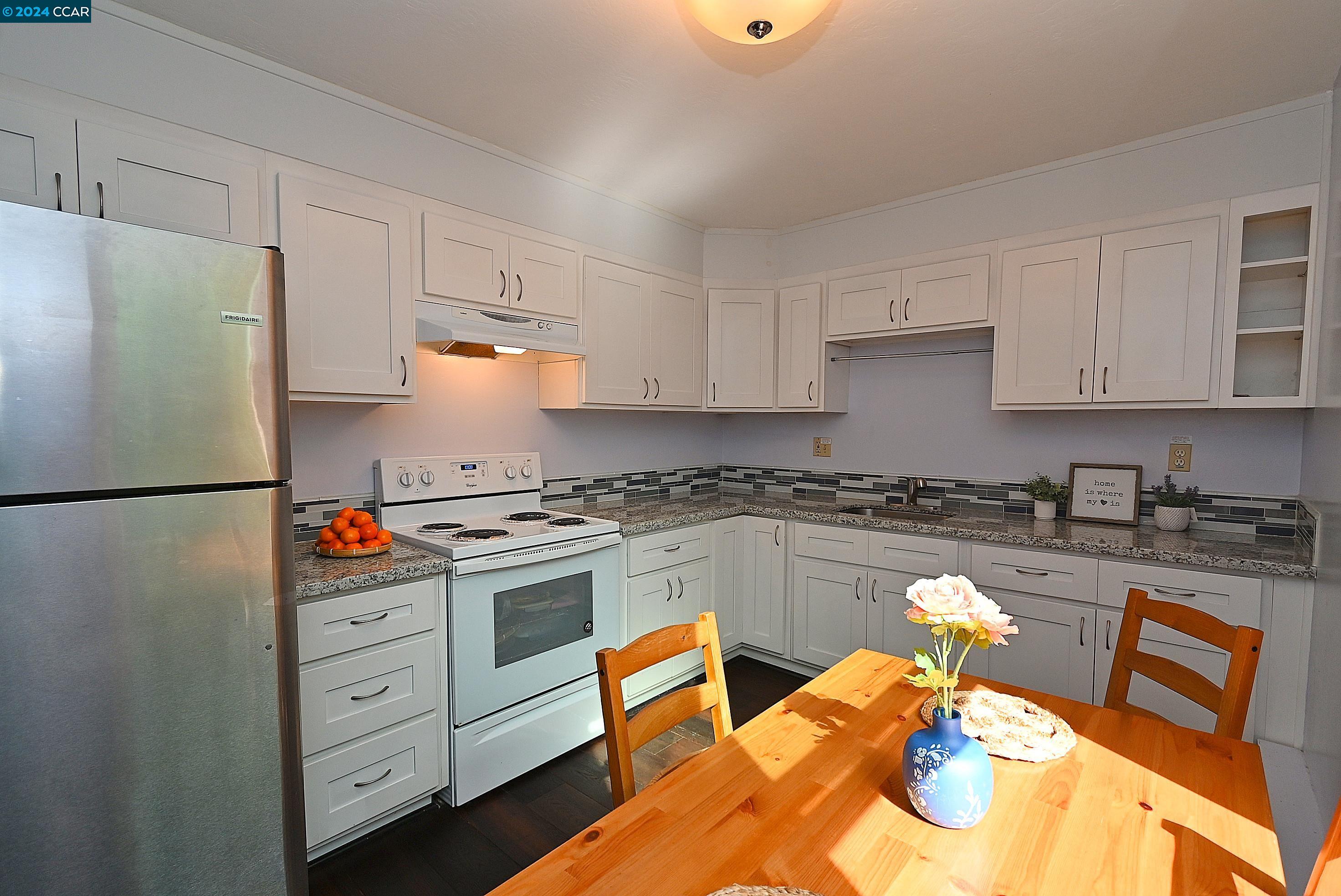 Detail Gallery Image 7 of 37 For 2 Panoramic Way #301,  Berkeley,  CA 94704 - 3 Beds | 2 Baths