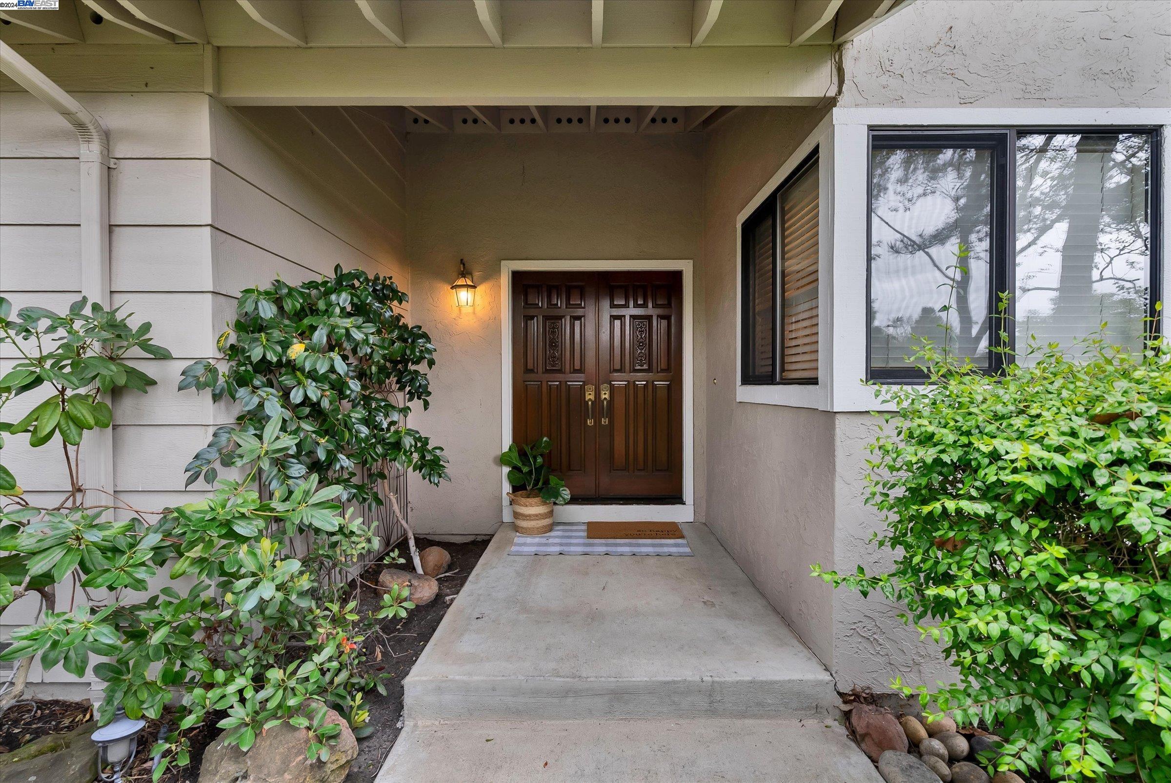 Detail Gallery Image 4 of 42 For 100 Shoshone Ct, Danville,  CA 94526 - 2 Beds | 2 Baths