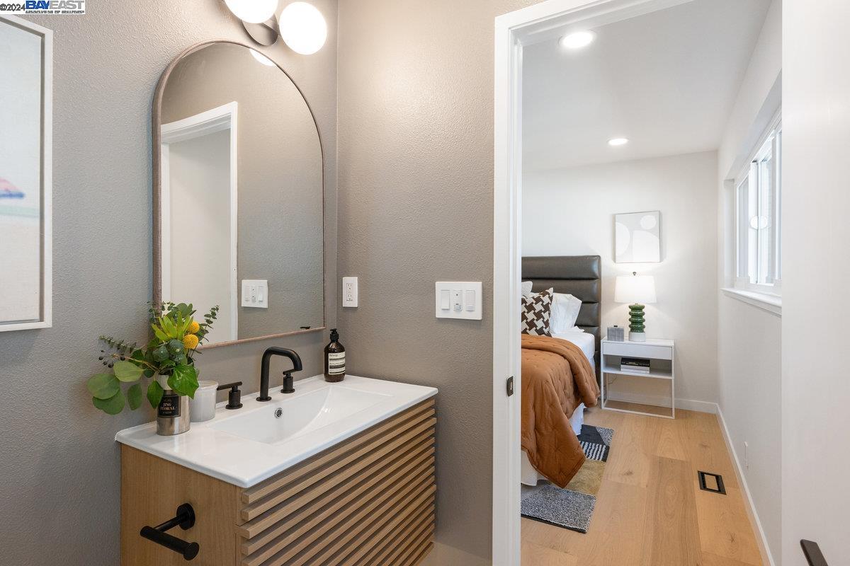 Detail Gallery Image 26 of 52 For 2550 Charleston Street, Oakland,  CA 94602 - 3 Beds | 4 Baths