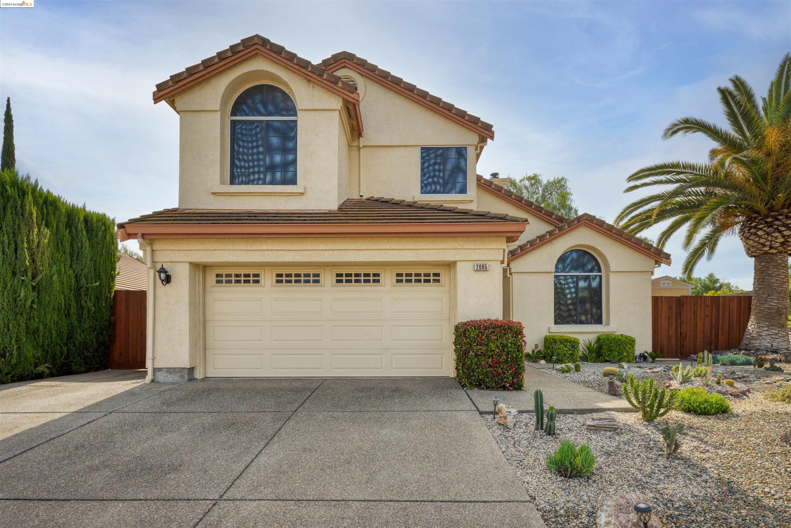 Detail Gallery Image 1 of 31 For 2065 Crater Peak Way, Antioch,  CA 94531 - 4 Beds | 2/1 Baths