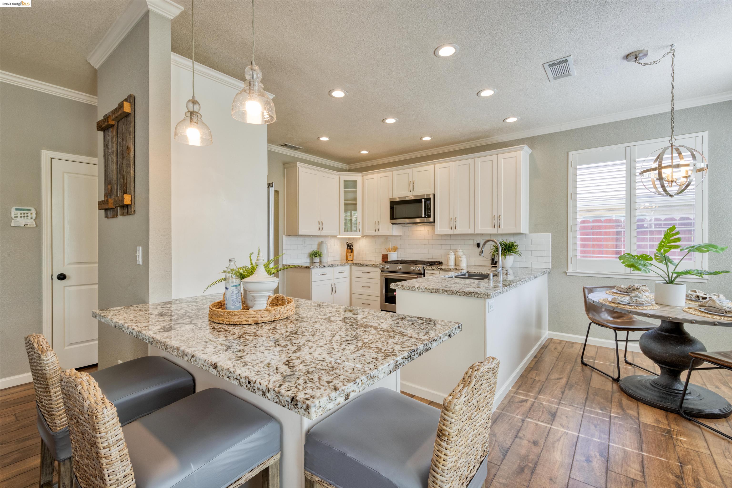 Detail Gallery Image 14 of 31 For 2065 Crater Peak Way, Antioch,  CA 94531 - 4 Beds | 2/1 Baths